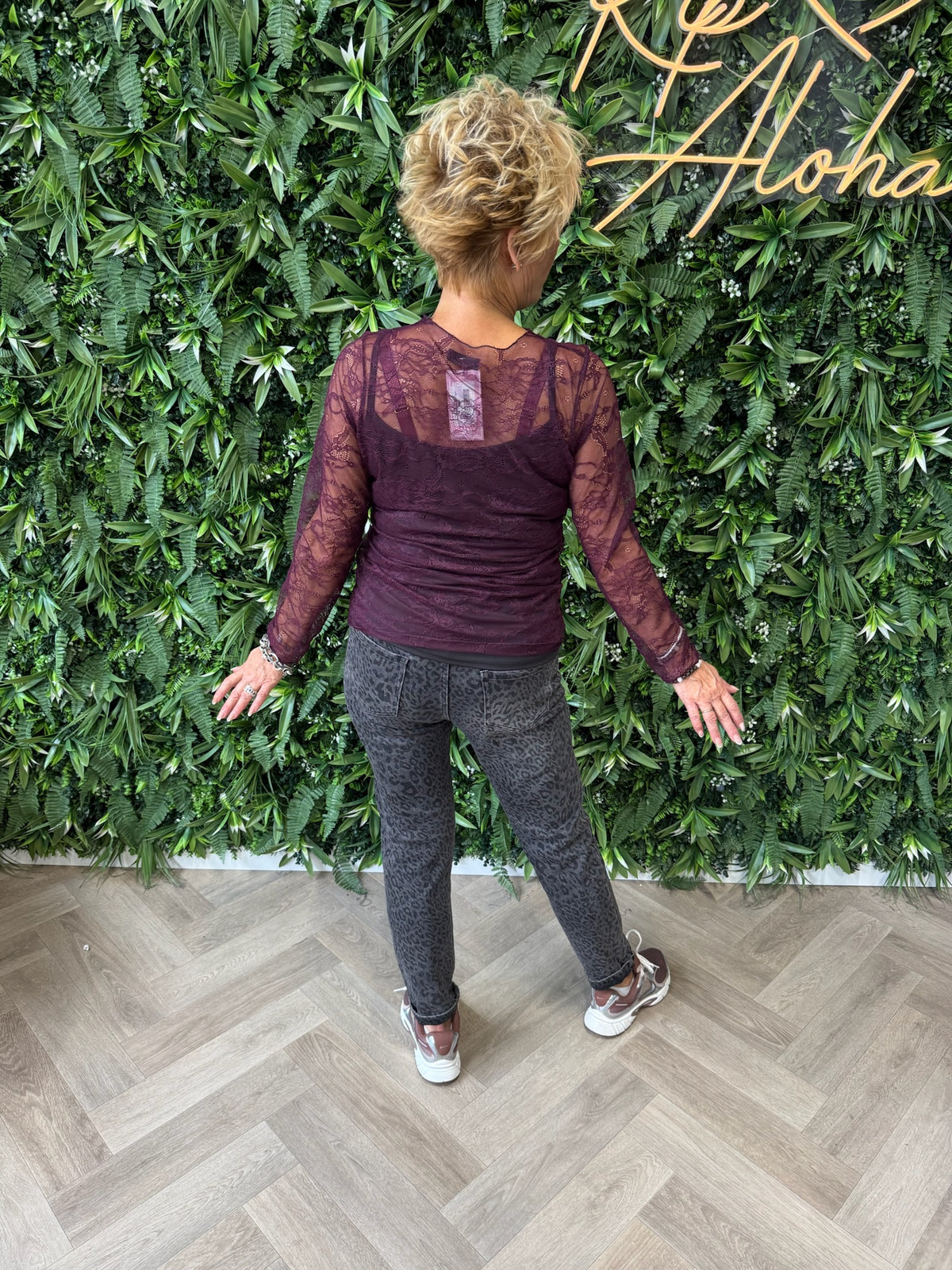 Top met kant aubergine