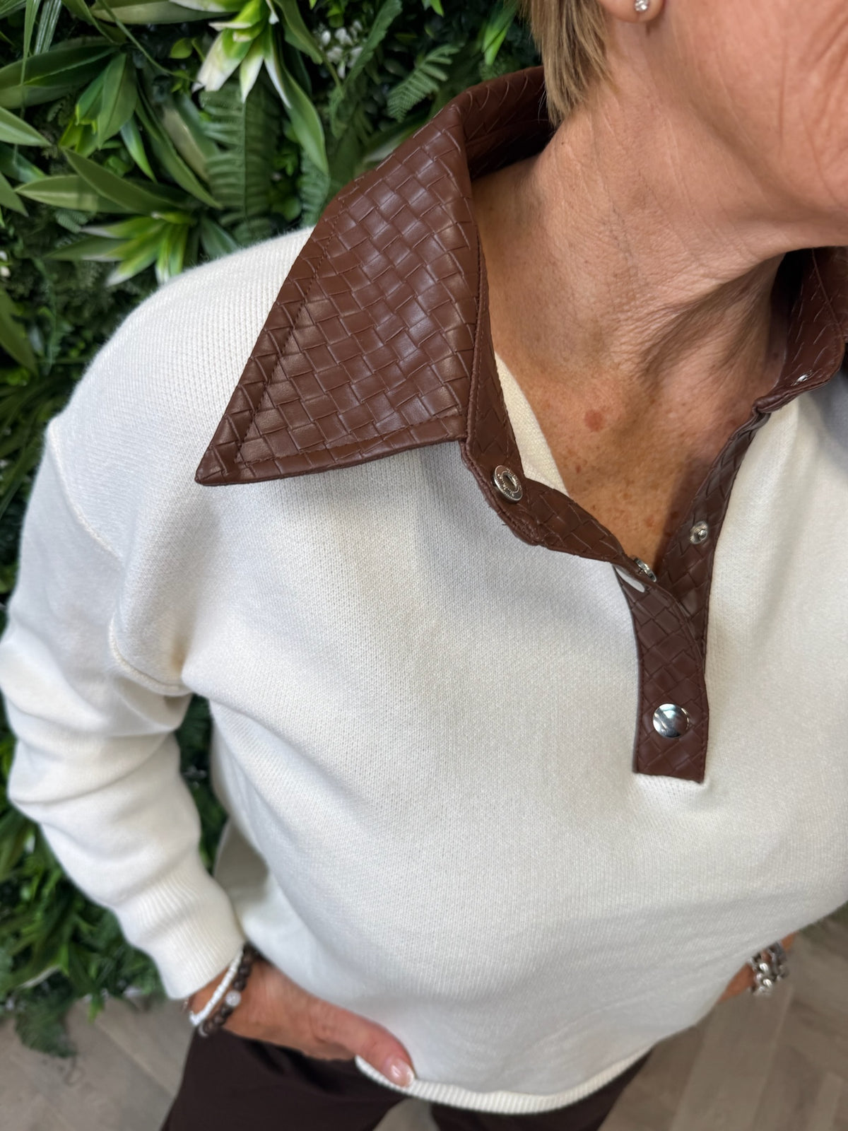 Trui leatherlook kraag roomwit