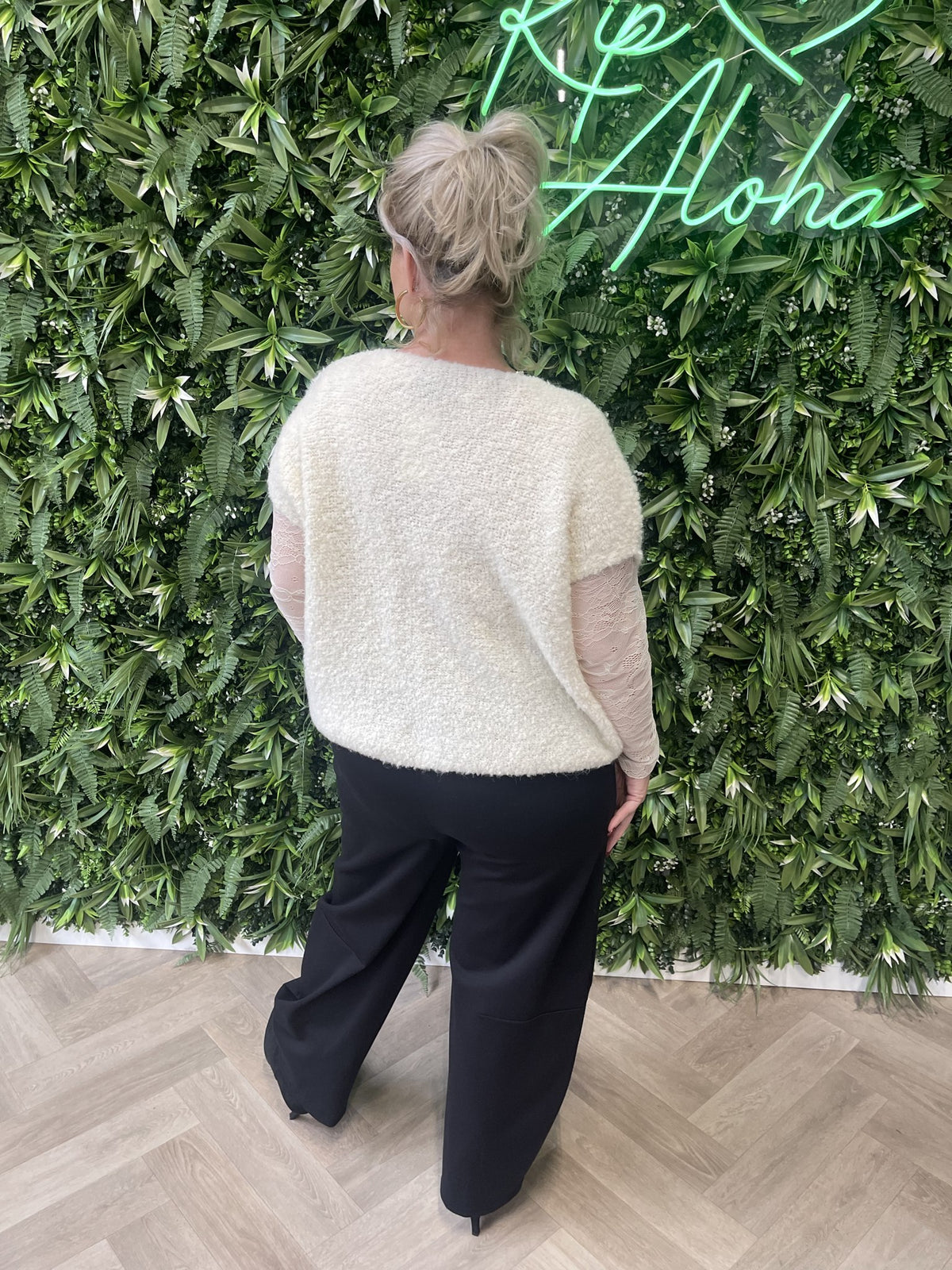 Boucle vestje met knoopjes korte mouwen creme
