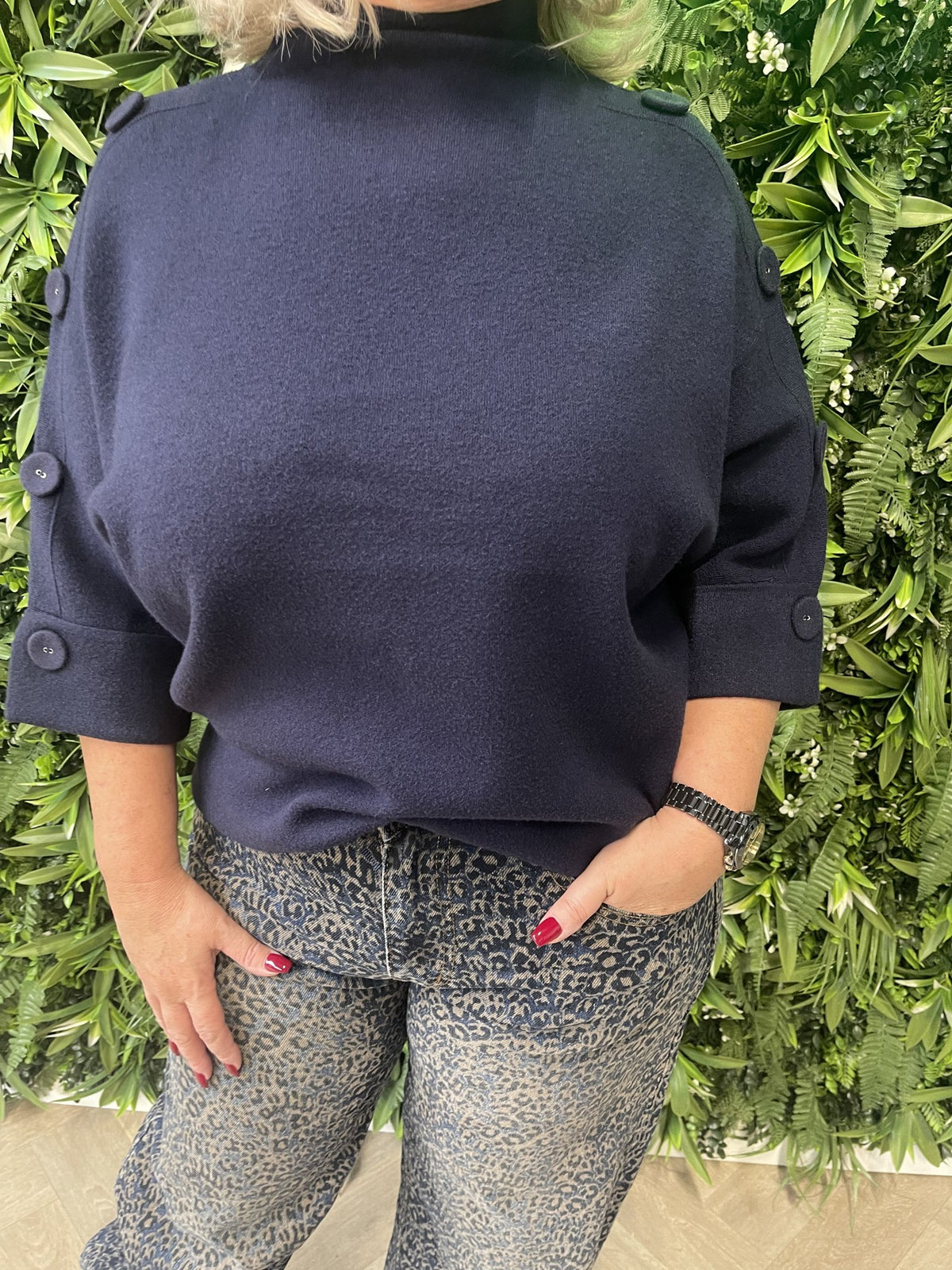 Trui met knopen op de schouders marineblauw
