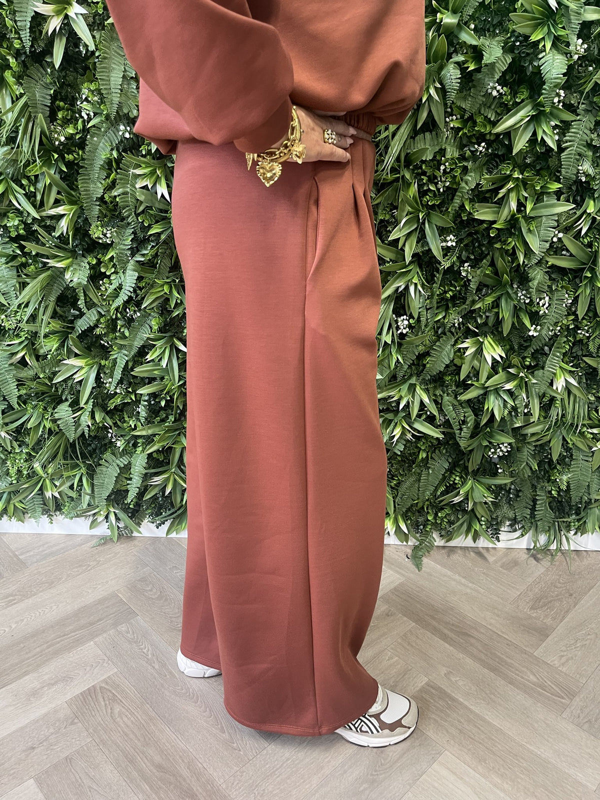Tweedelig cropped pak terracotta