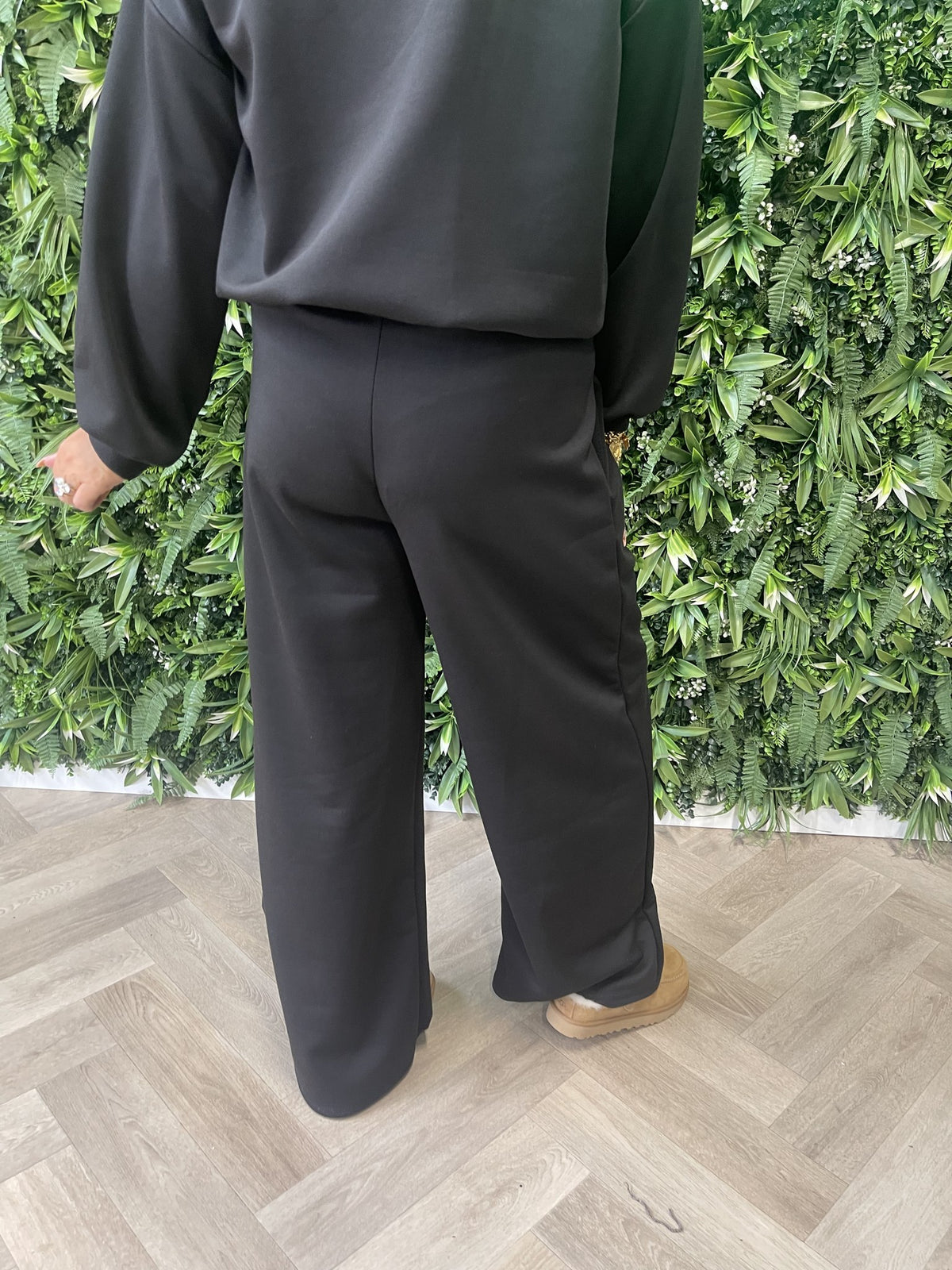 Tweedelig cropped pak zwart