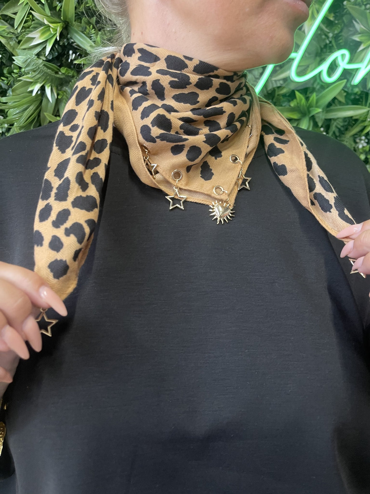 Kort sjaaltje panterprint sierdetails camel/zwart