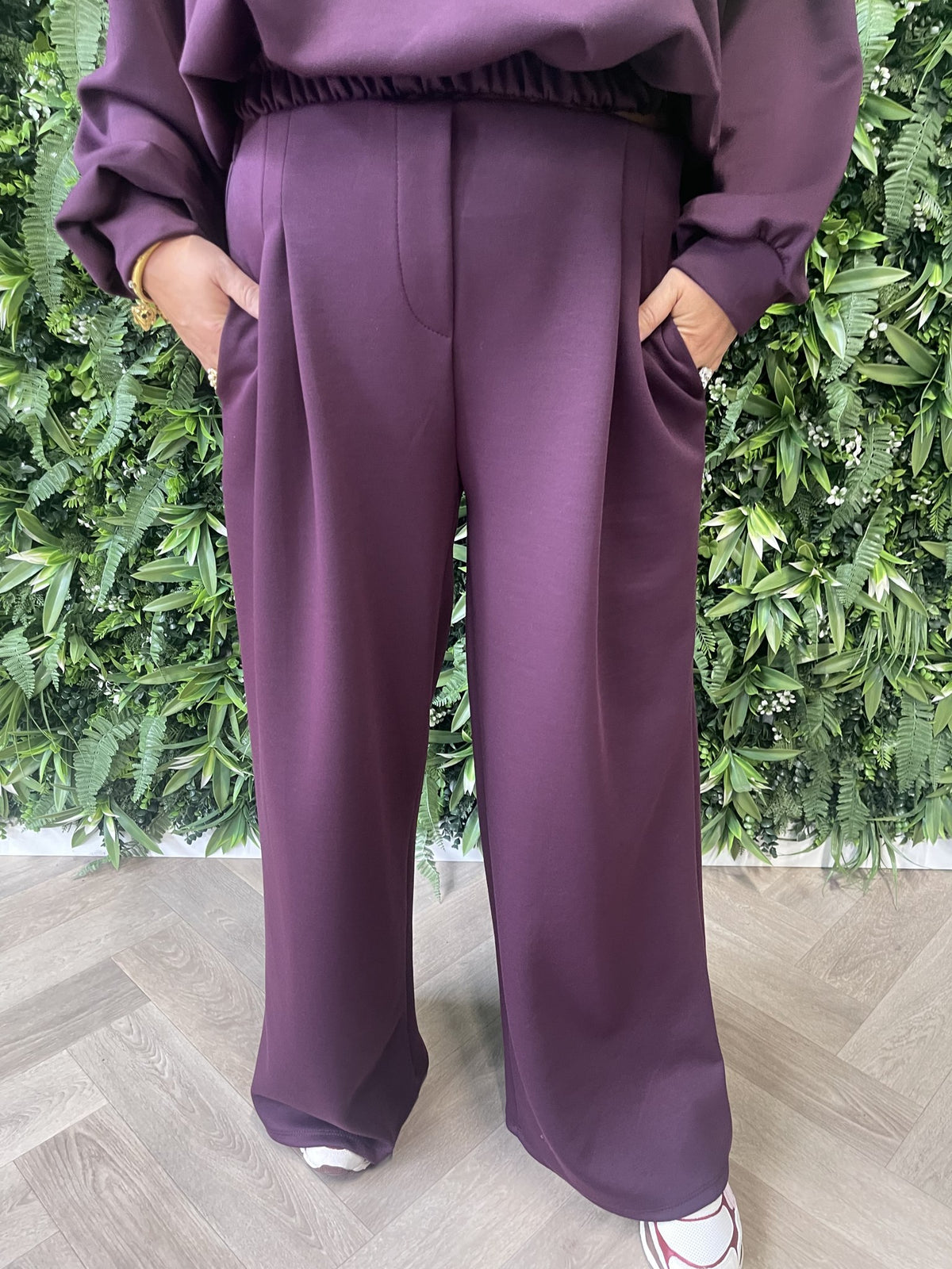 Tweedelig cropped pak aubergine