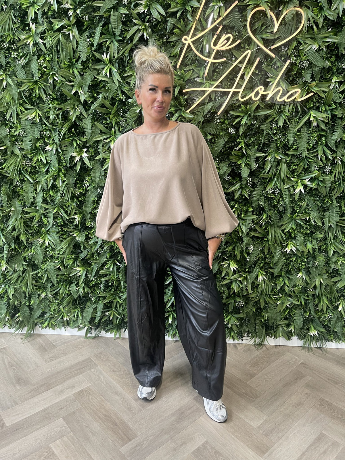Vleermuis sweater taupe