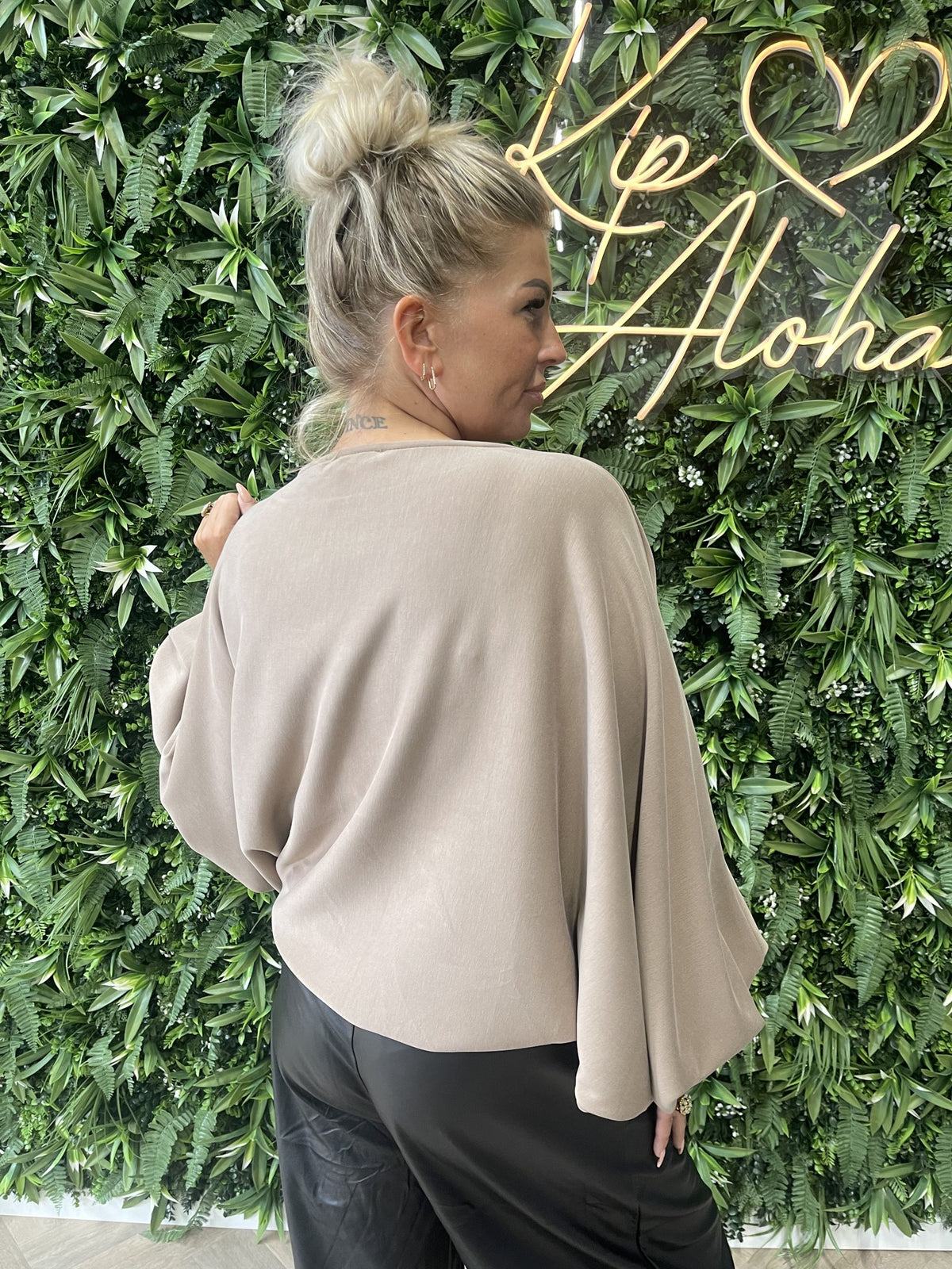 Vleermuis sweater taupe