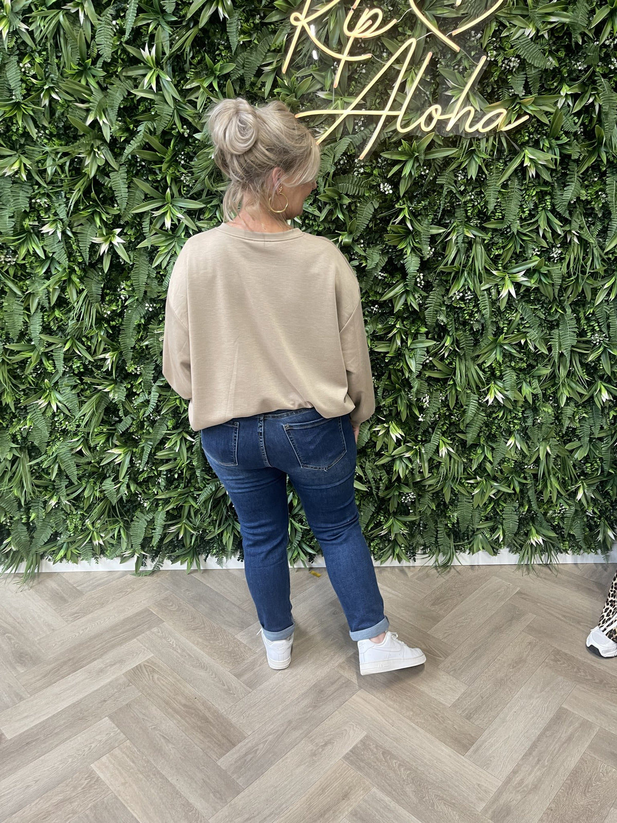 Sweater elastische onderkant uni taupe