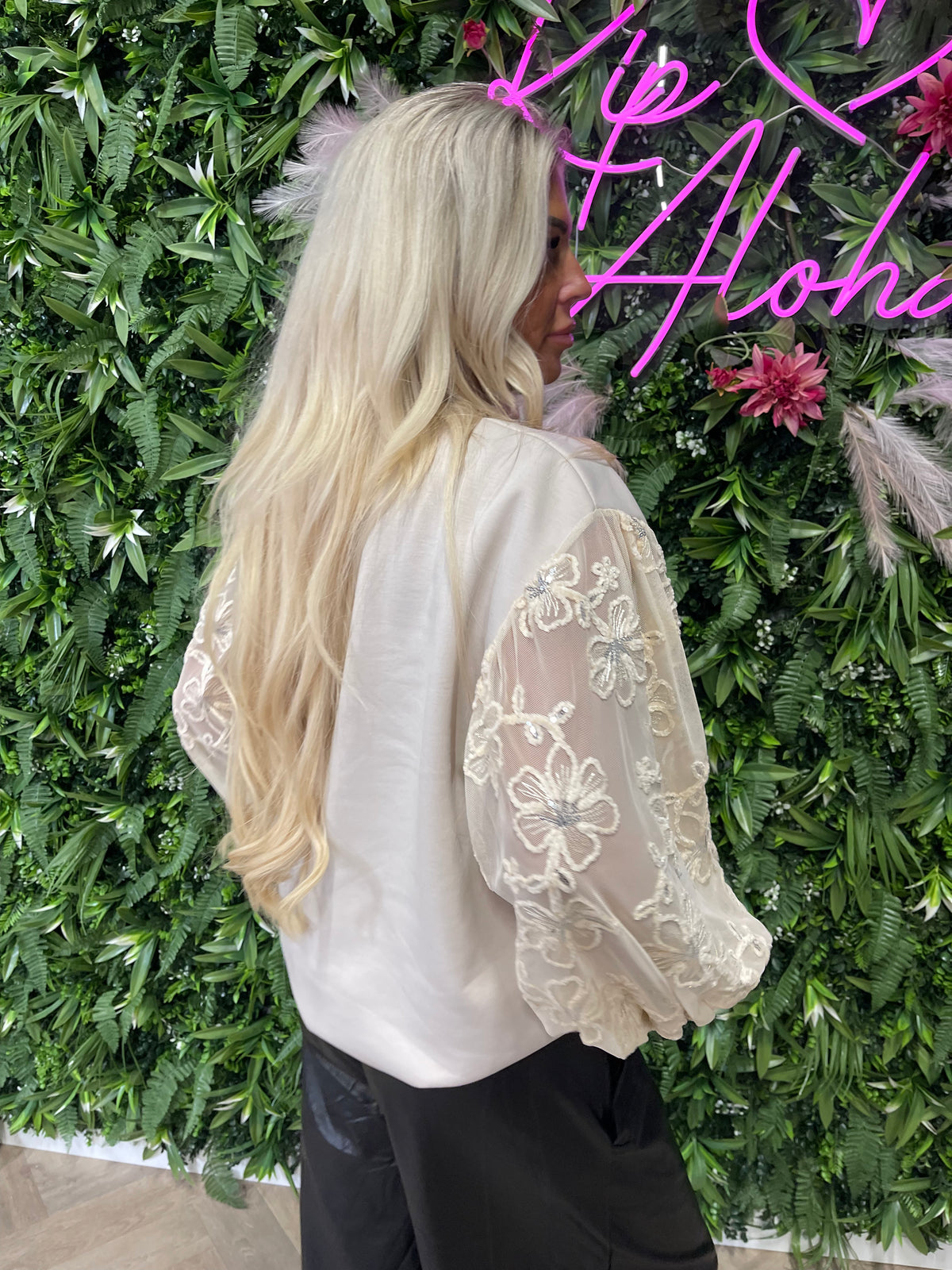 Sweater bloemmotief mouwen beige