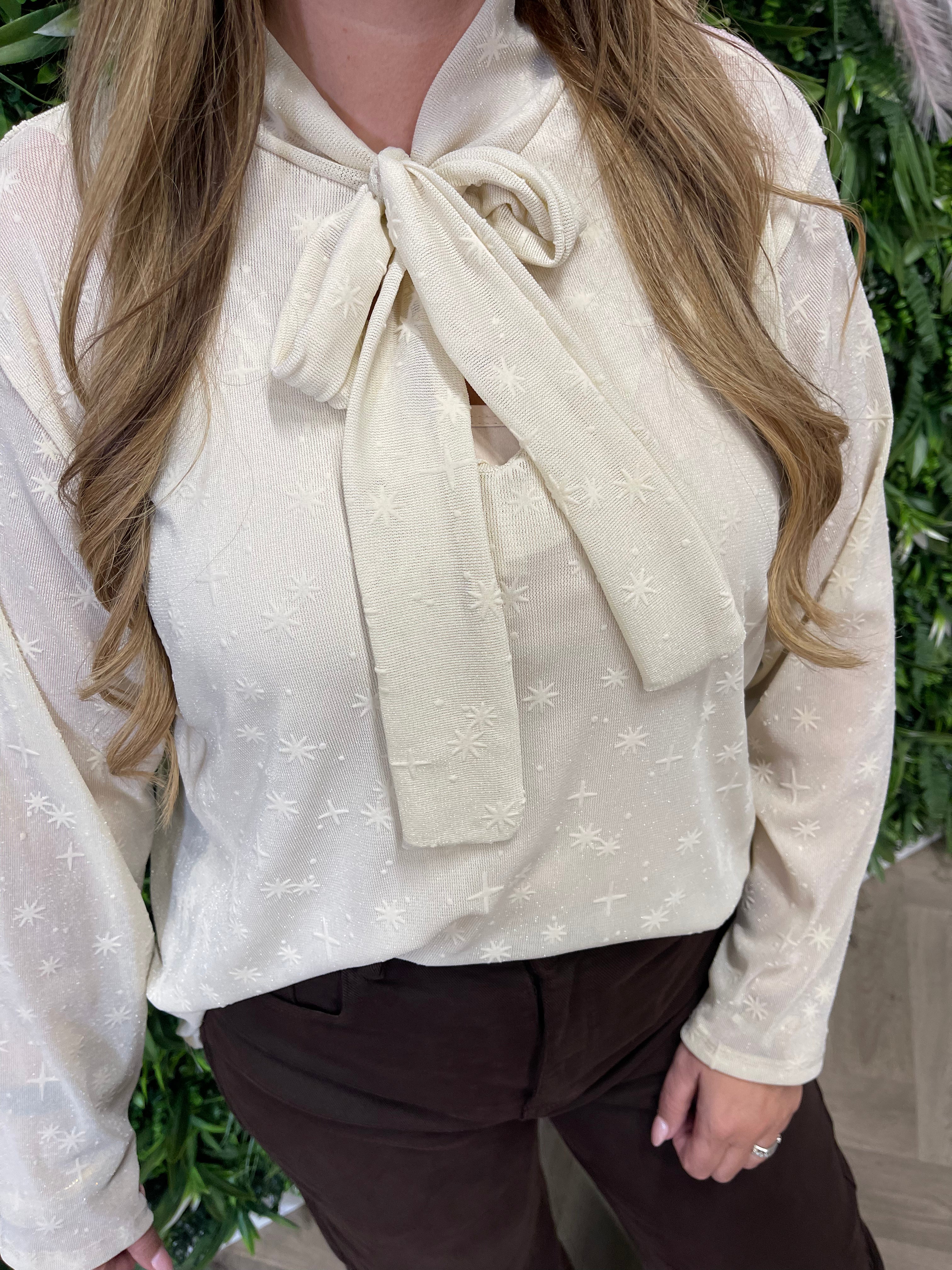 Top lurex met strik creme