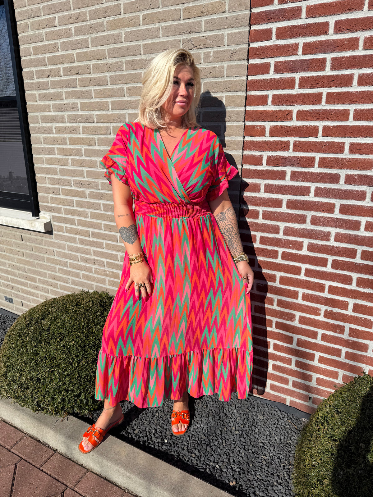 Maxi jurk roezels zigzag fuchsia/groen