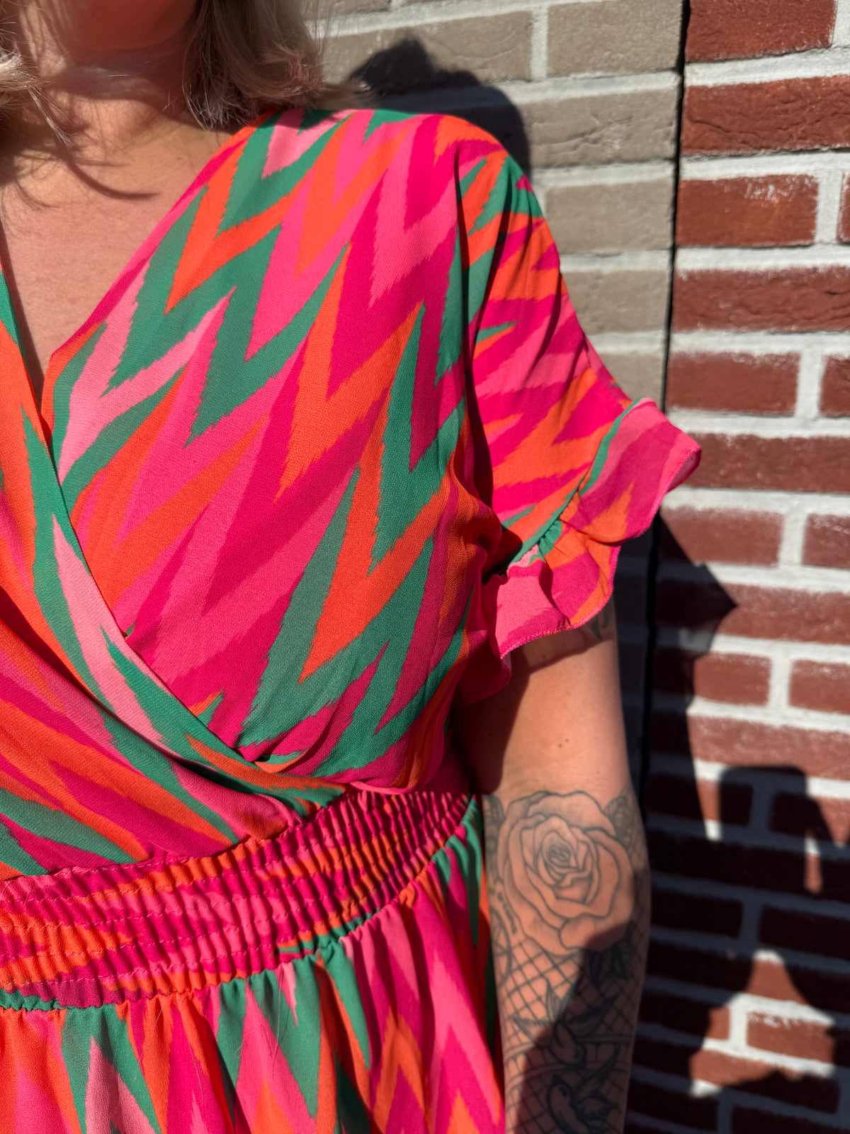 Maxi jurk roezels zigzag fuchsia/groen