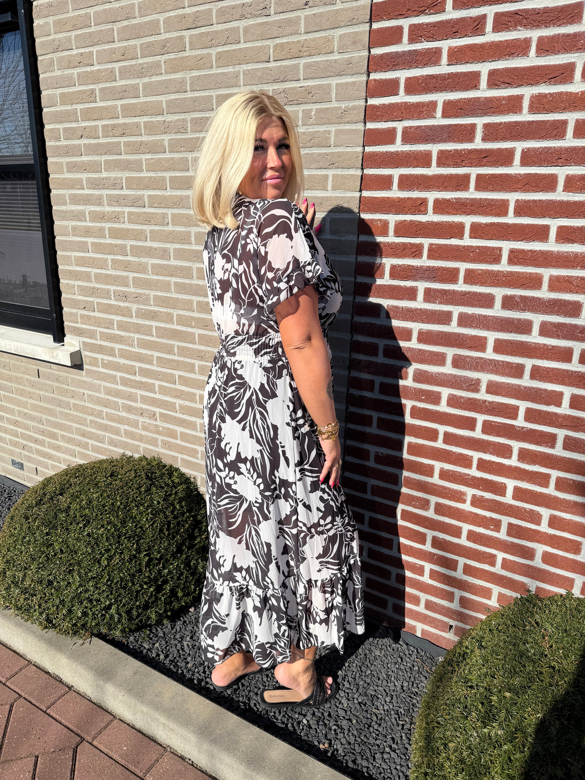 Maxi jurk roezels bloemen zwart/wit