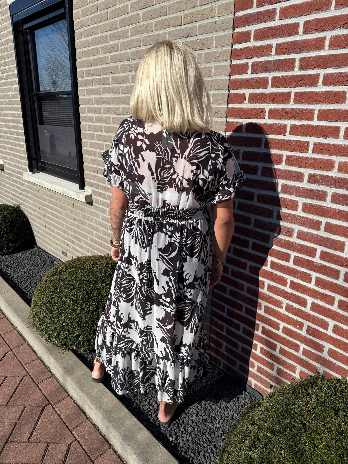 Maxi jurk roezels bloemen zwart/wit