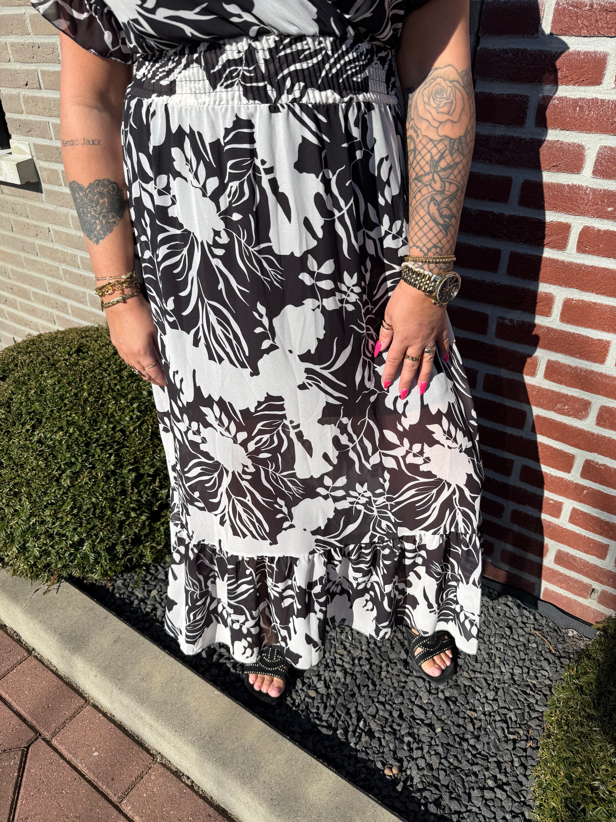 Maxi jurk roezels bloemen zwart/wit