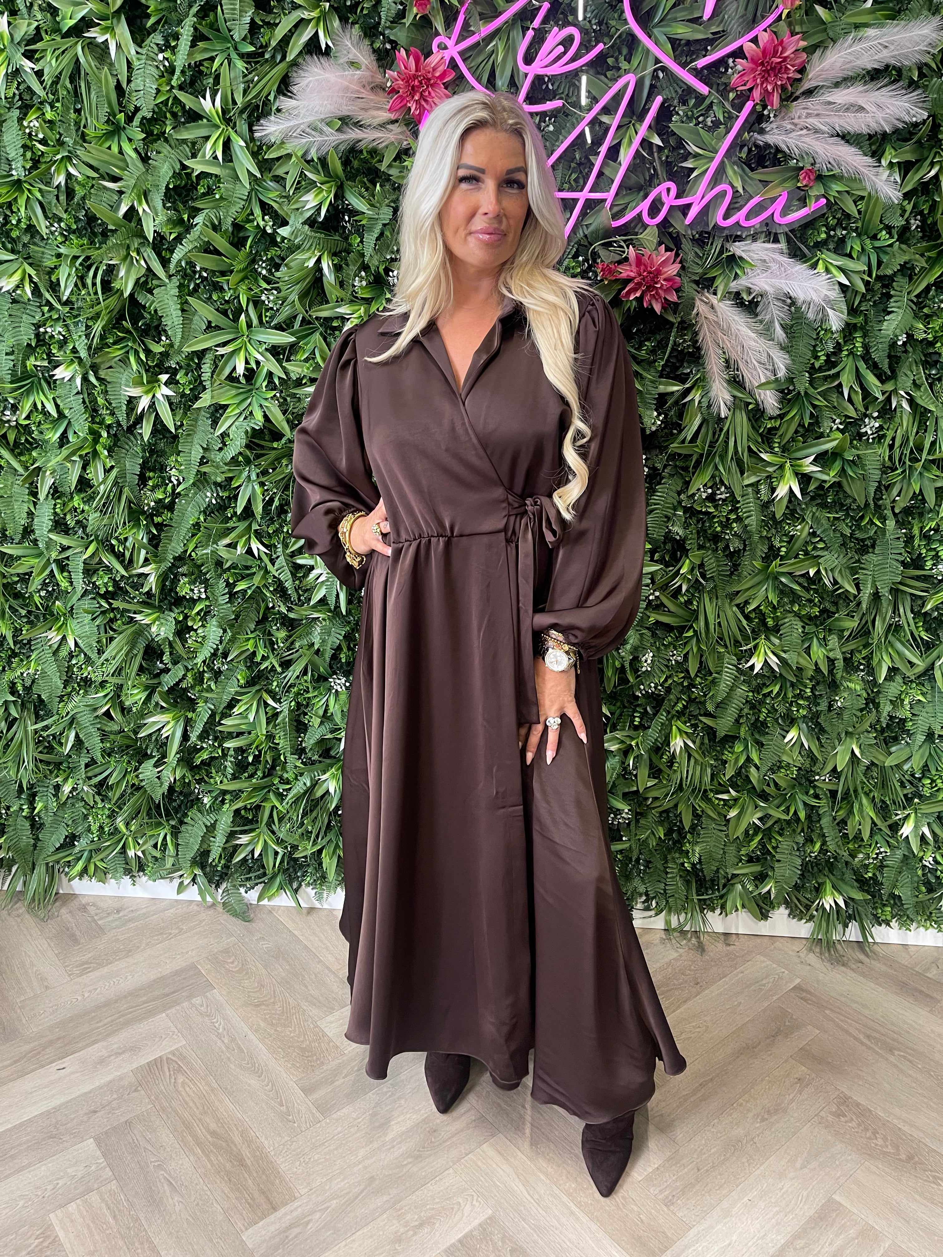 lange silky jurk donkerbruin