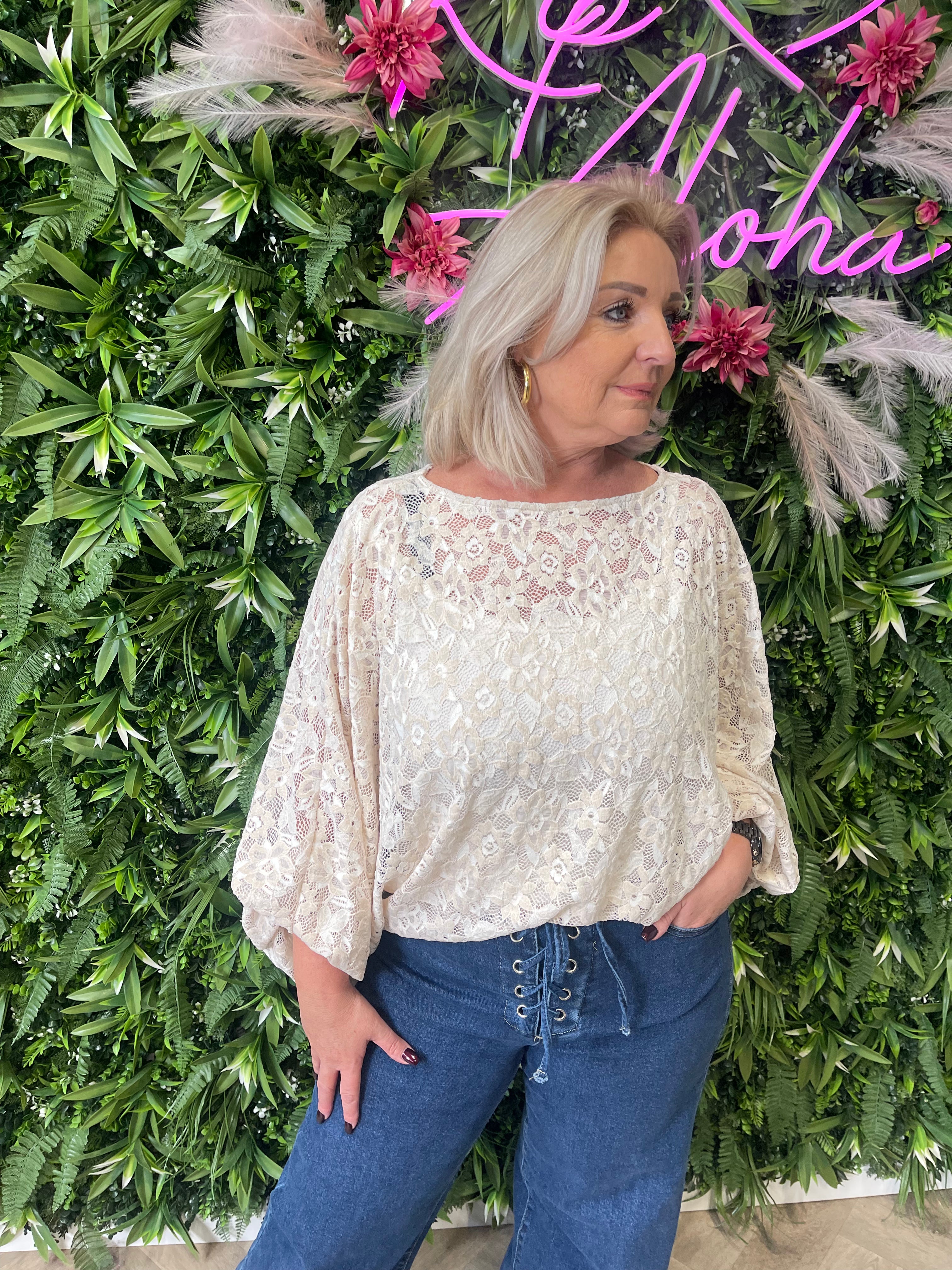 Top vleermuismouwen met kant beige
