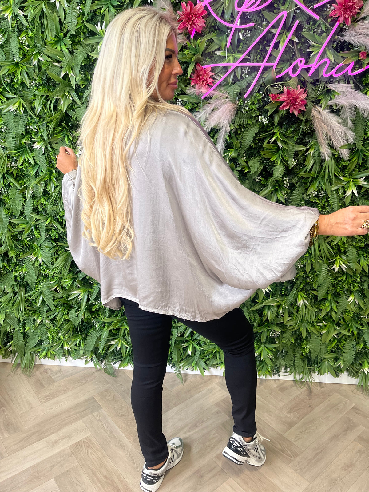 Silky blouse pofmouwen taupe