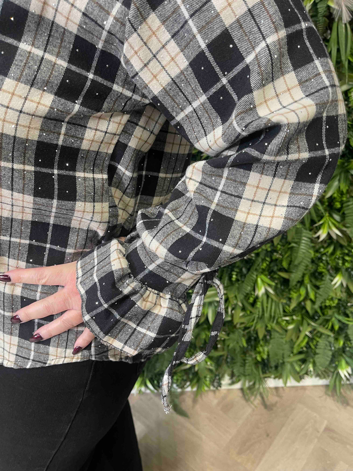 Blouse ruit strass met strikjes aan de mouwen zwart