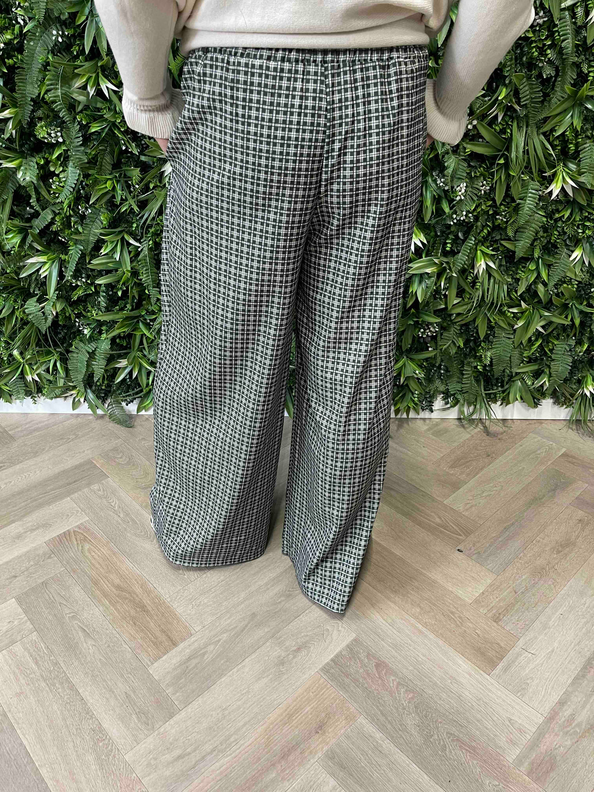 Pantalon met plooi ruitpatroon groen