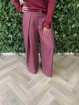 Pantalon met plooi ruitpatroon aubergine