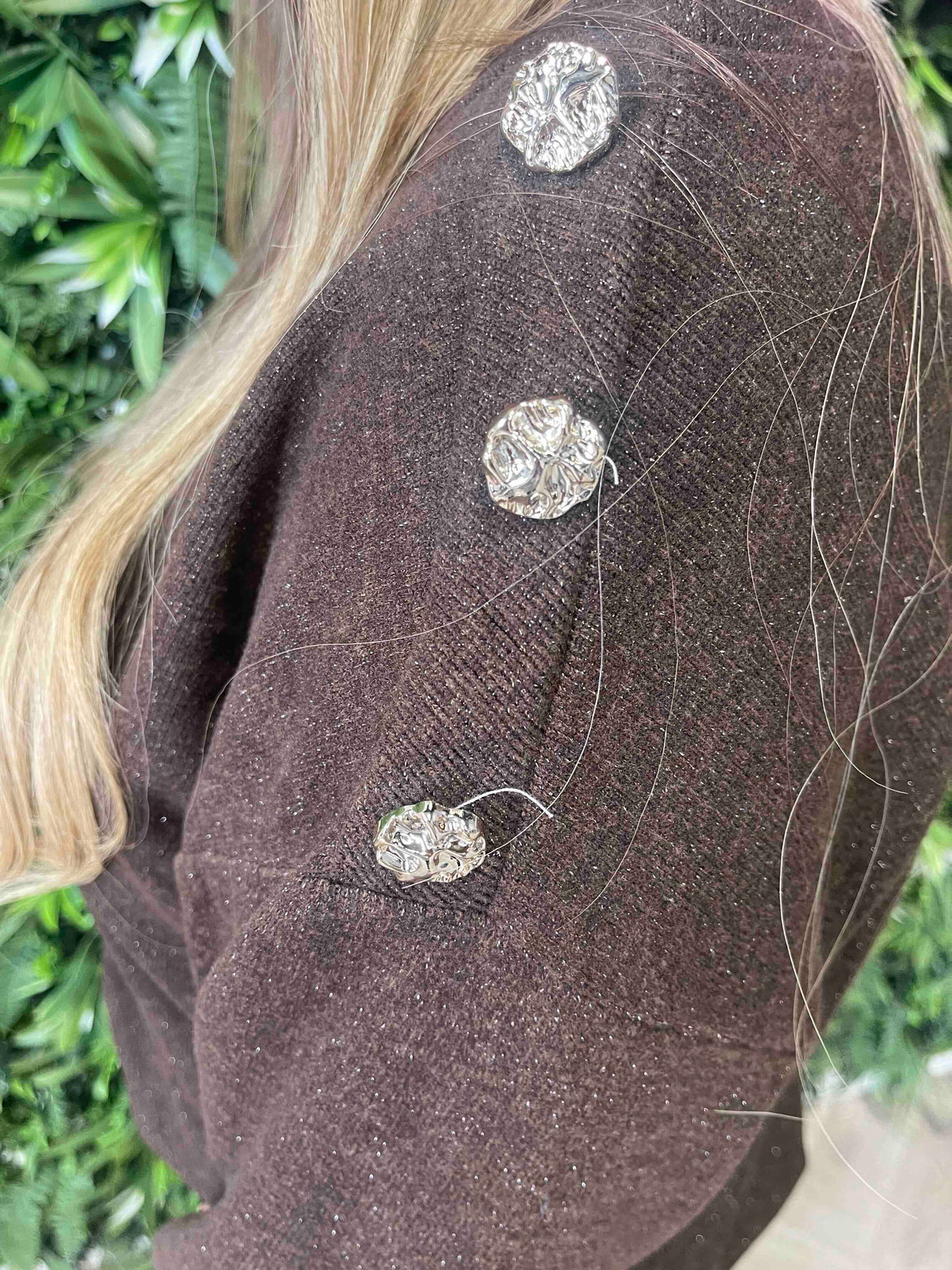 Tweedelig glitterset met sierknopen donkerbruin