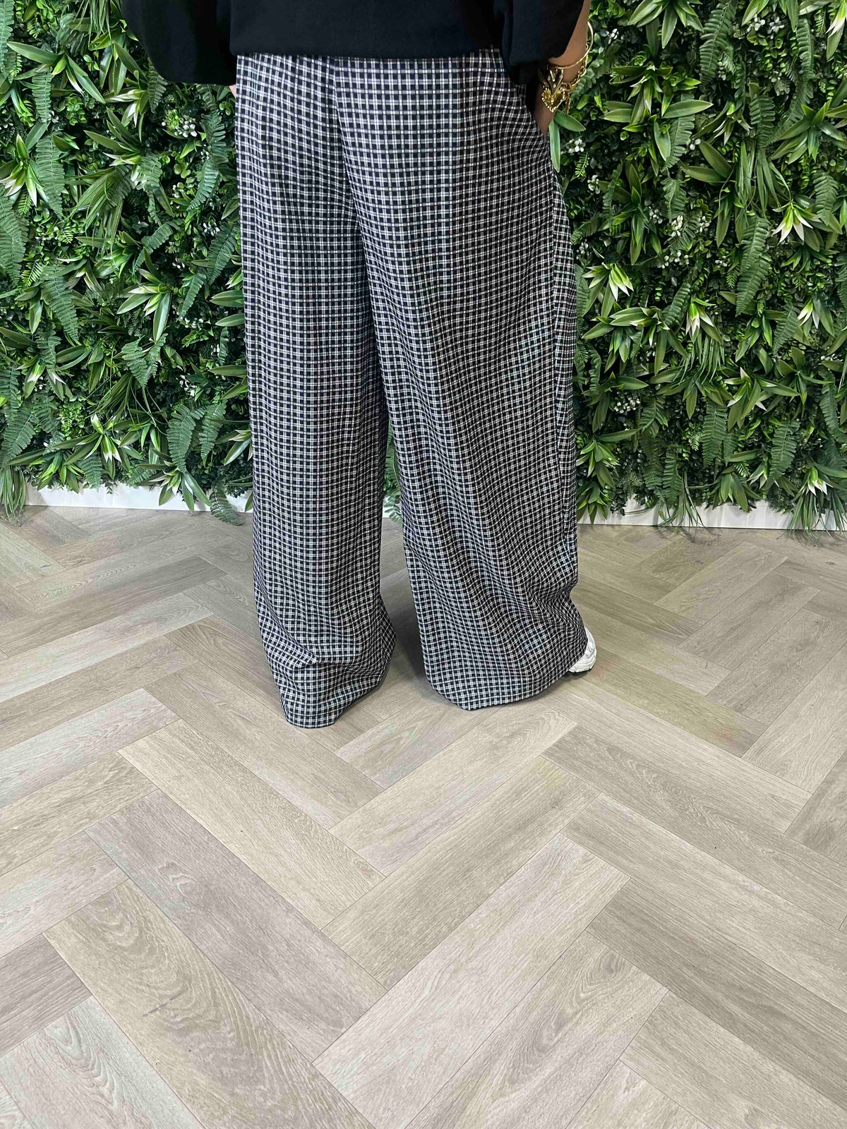 Pantalon met plooi ruitpatroon zwart