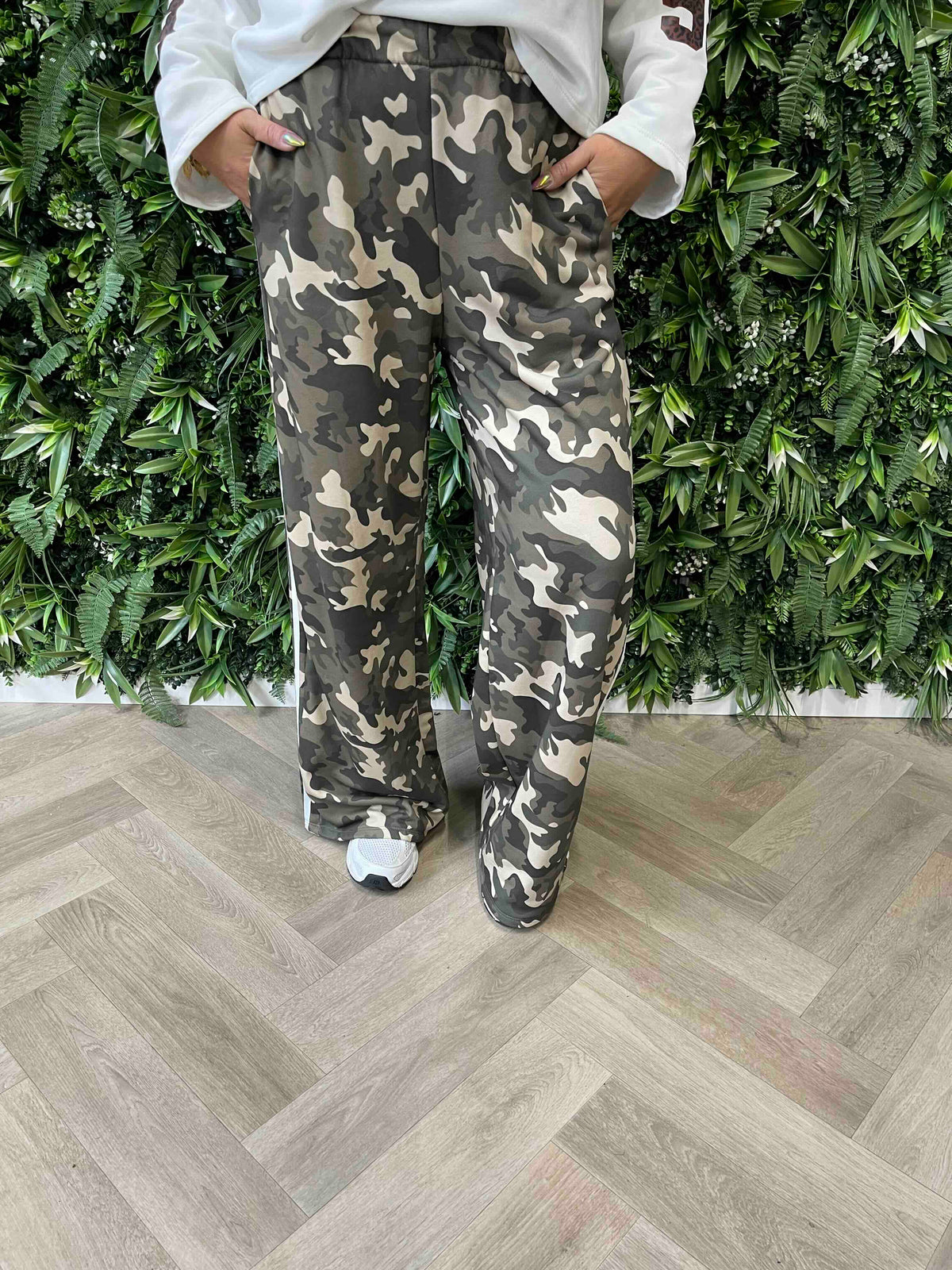 Army broek met bies wit