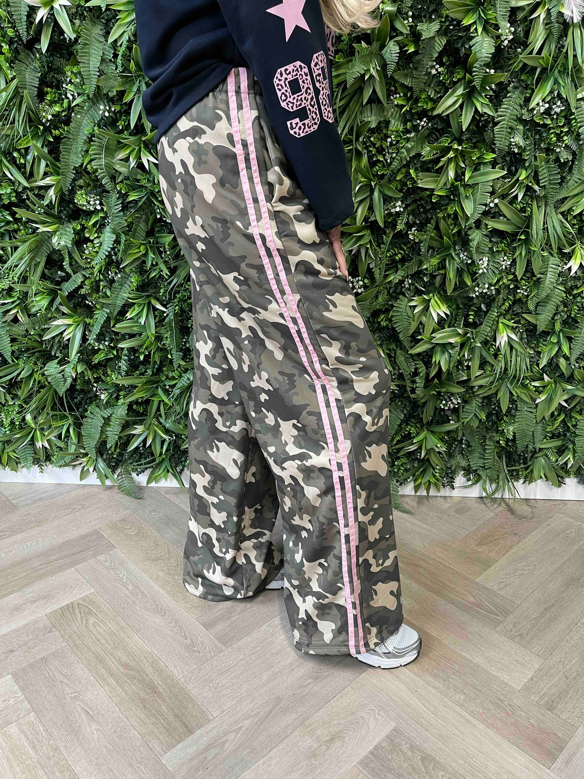 Army broek met bies roze