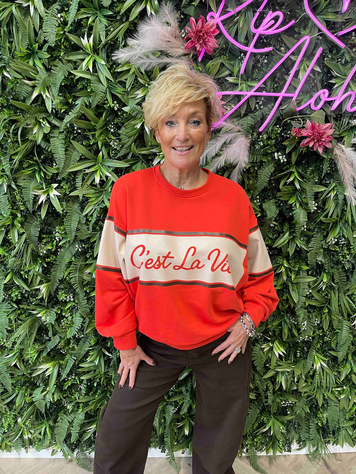 Sweater cest la vie brede streep oranje