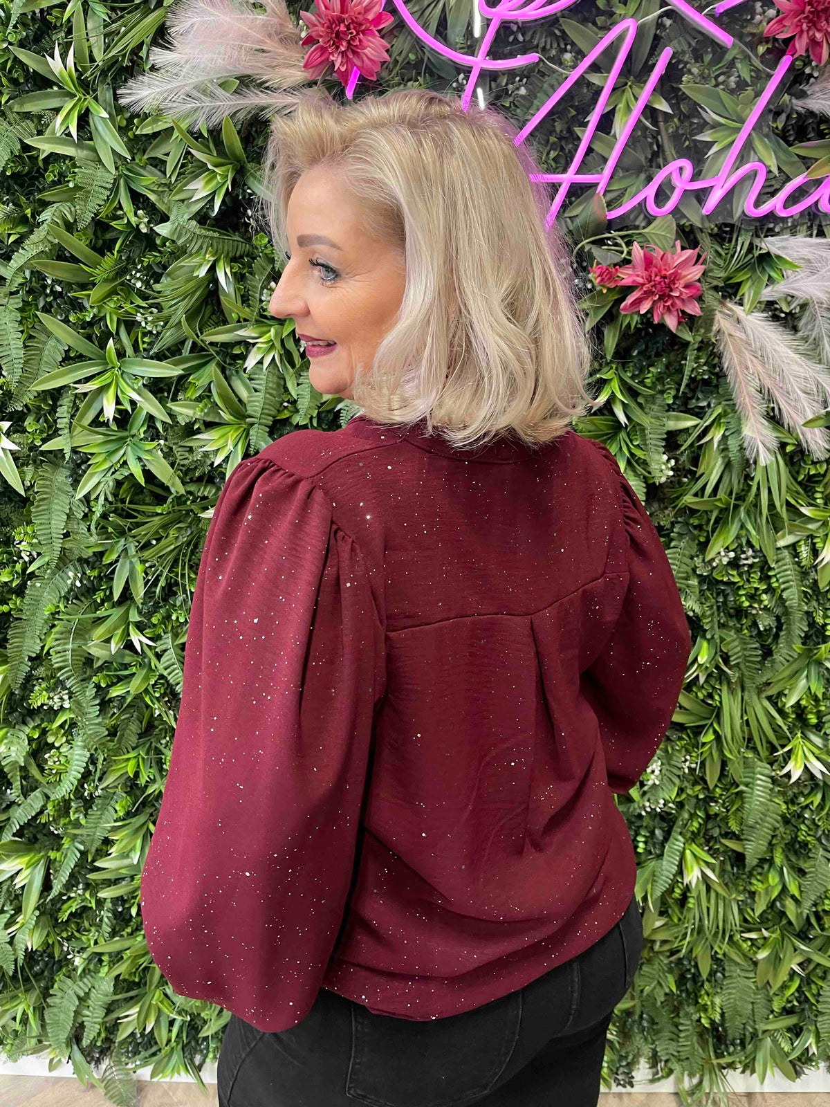 Blouse roezel met pofmouwen glitter bordeaux