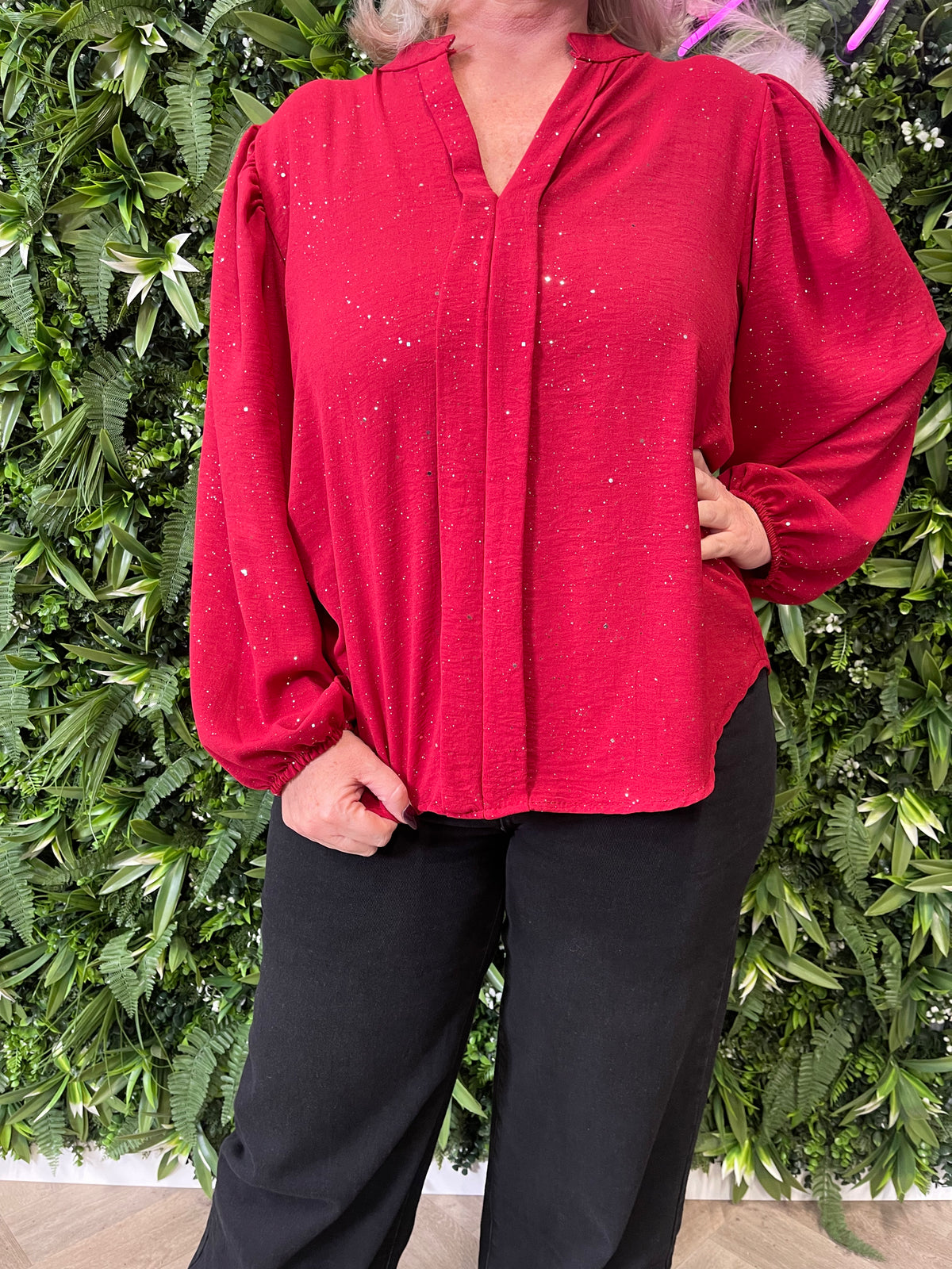 Blouse roezel met pofmouwen glitter rood