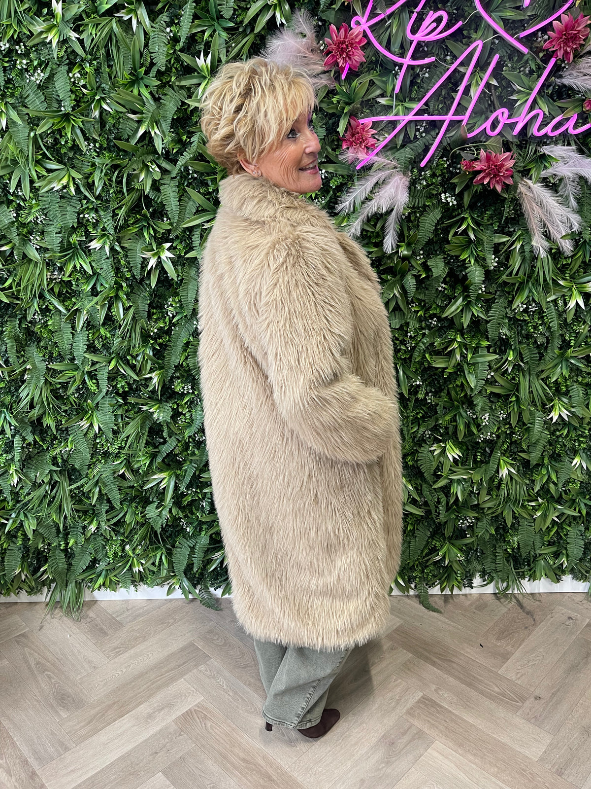 Lange fluffy jas camel
