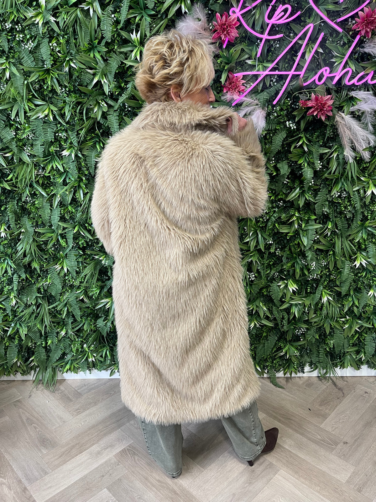 Lange fluffy jas camel
