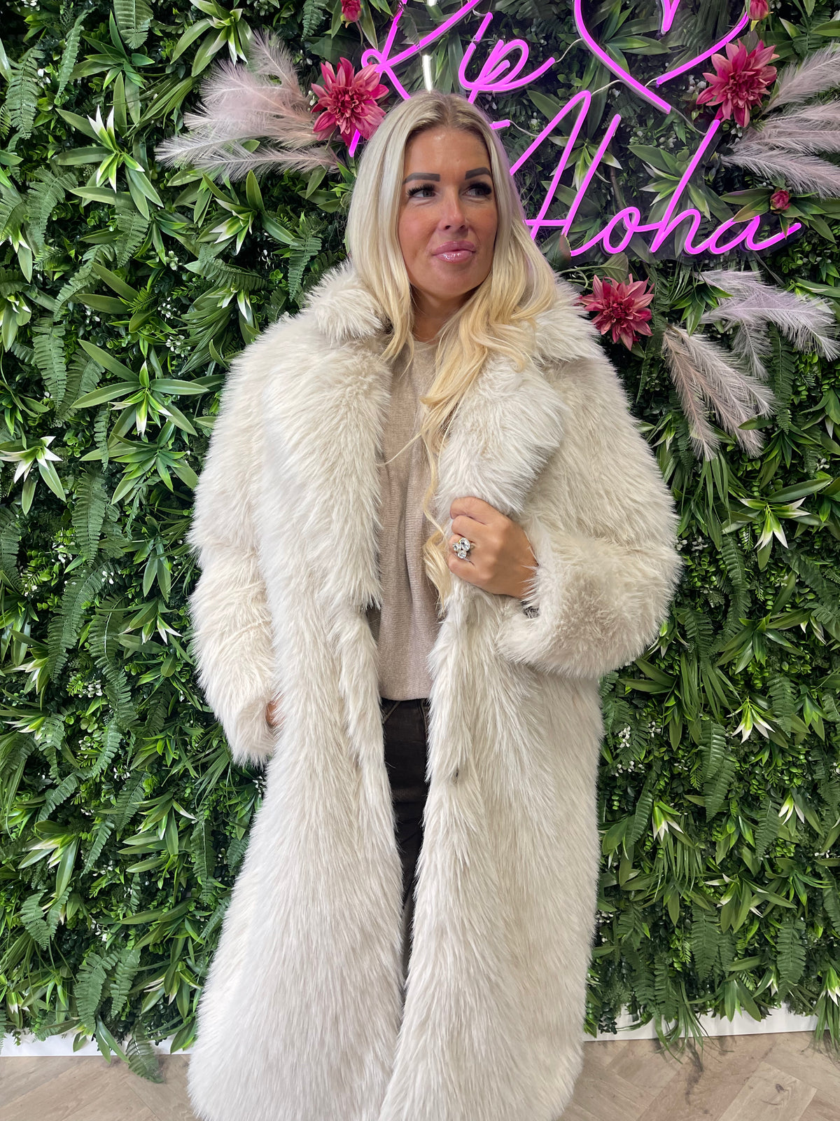 Lange fluffy jas beige