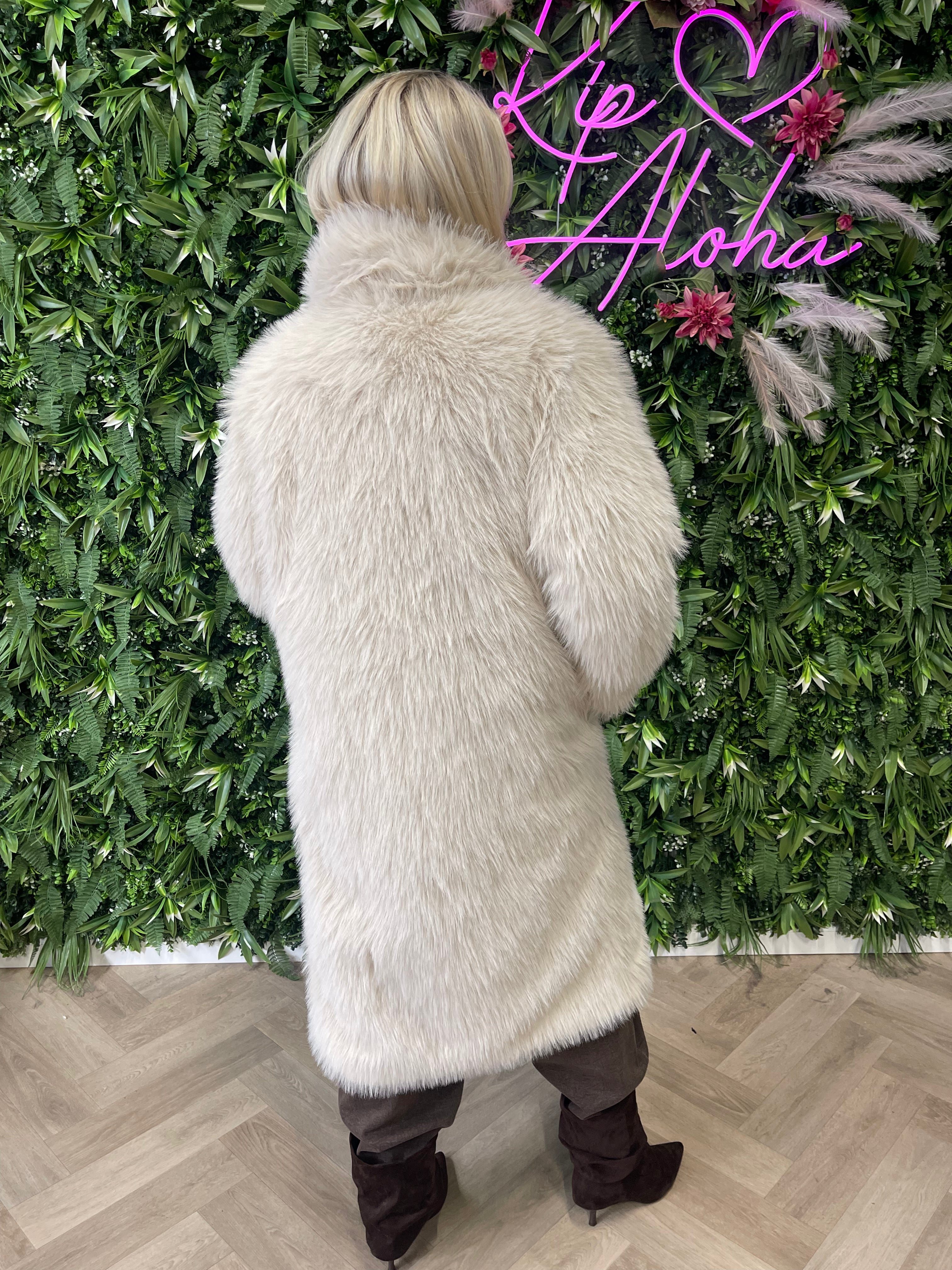 Lange fluffy jas beige