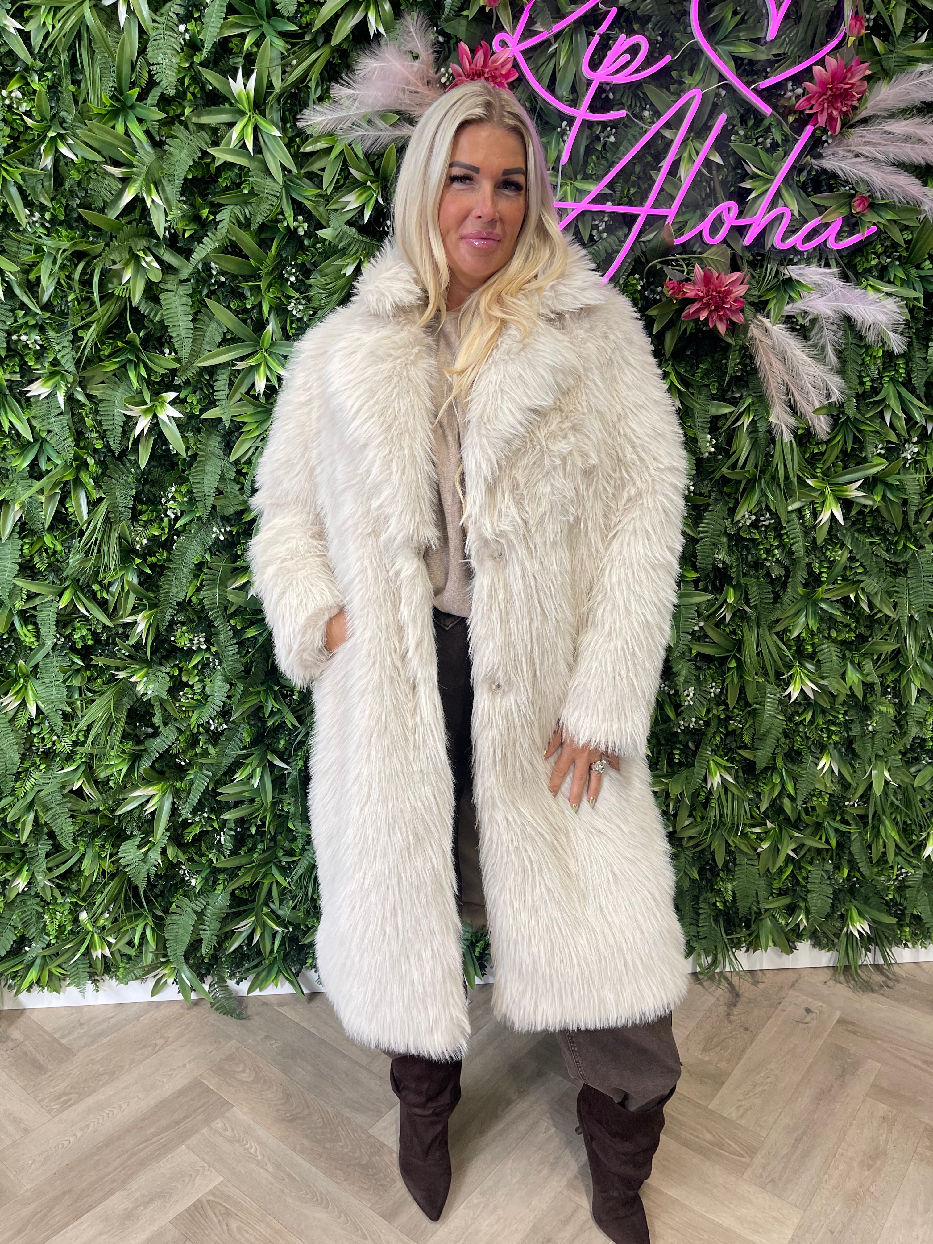 Lange fluffy jas beige