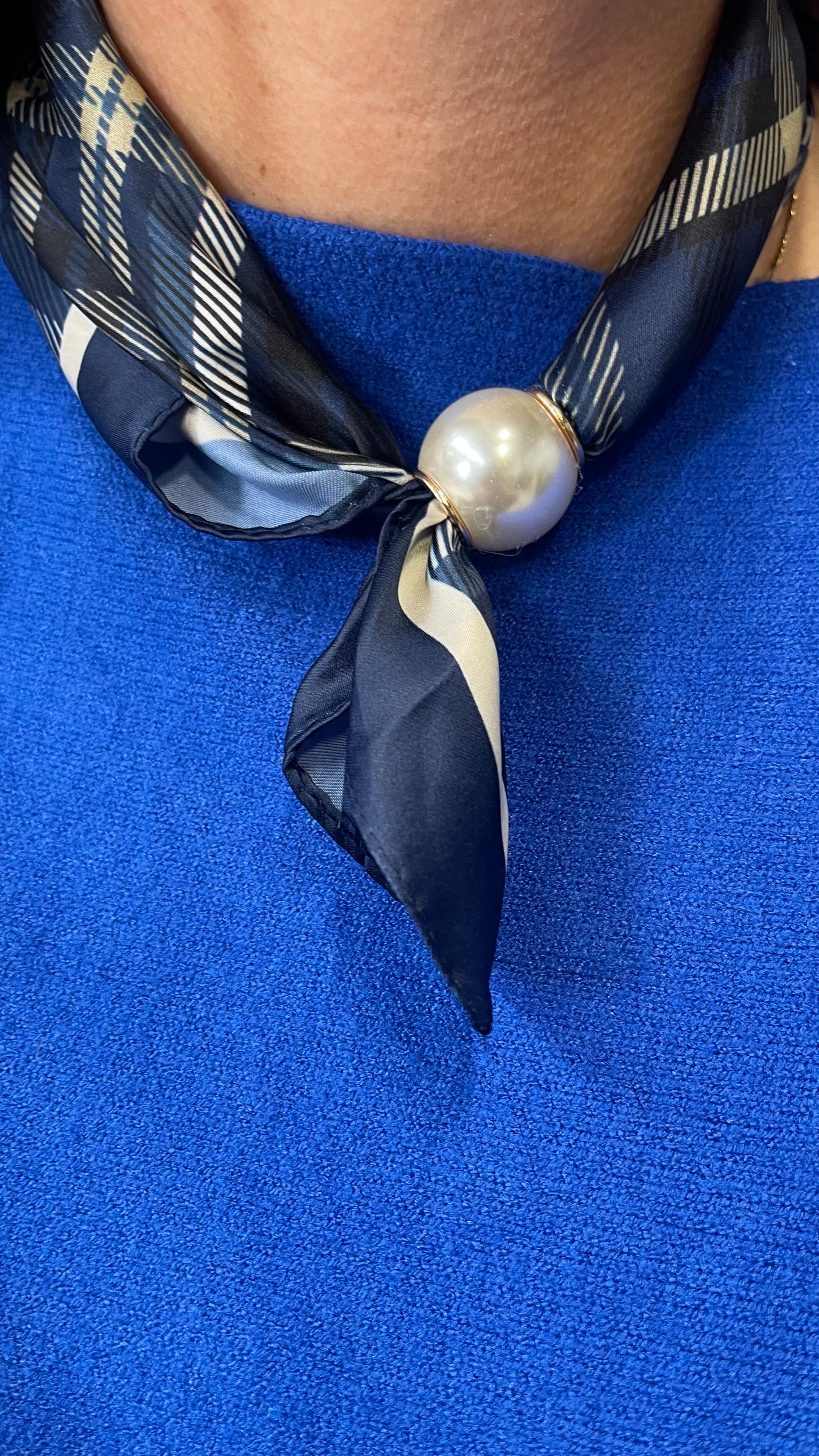 Kort sjaaltje met magneet ruit marineblauw