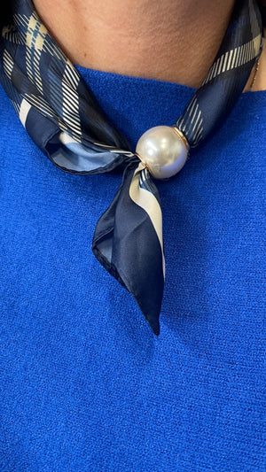 Kort sjaaltje met magneet ruit marineblauw