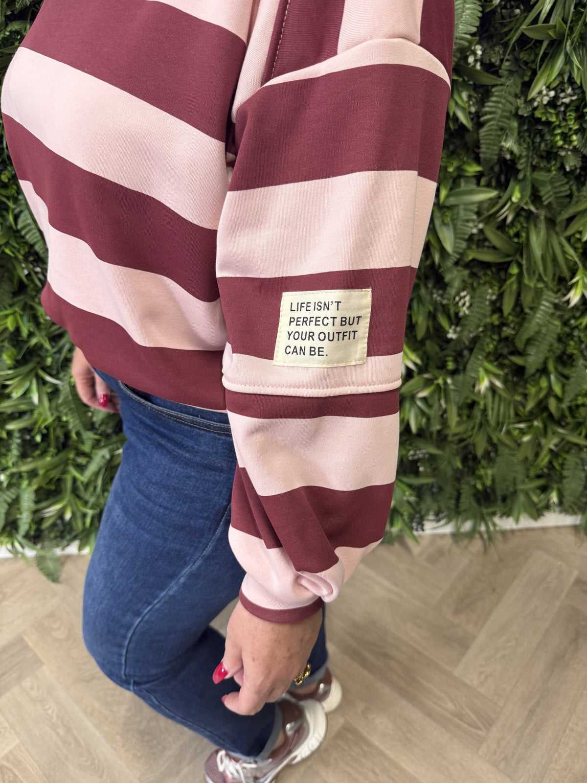 Sweater brede streep met applicatie bordeaux/lichtroze