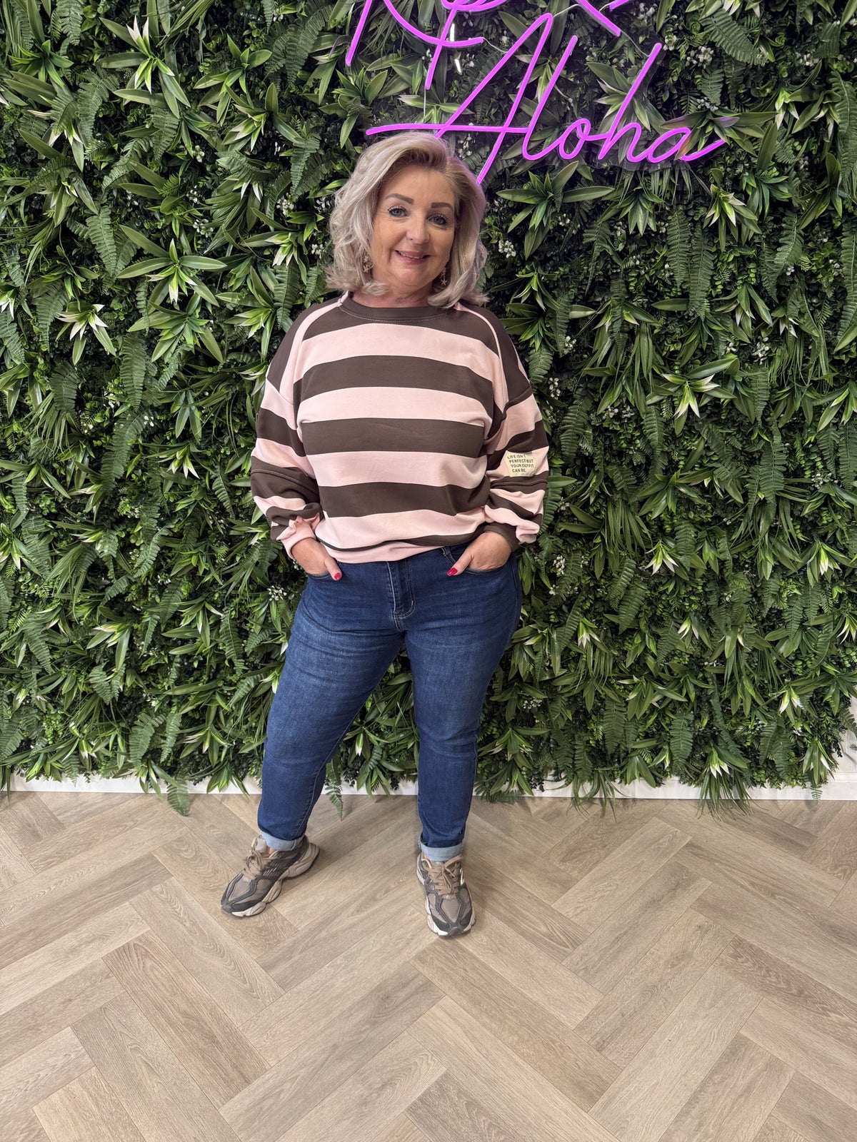 Sweater brede streep met applicatie bruin/lichtroze