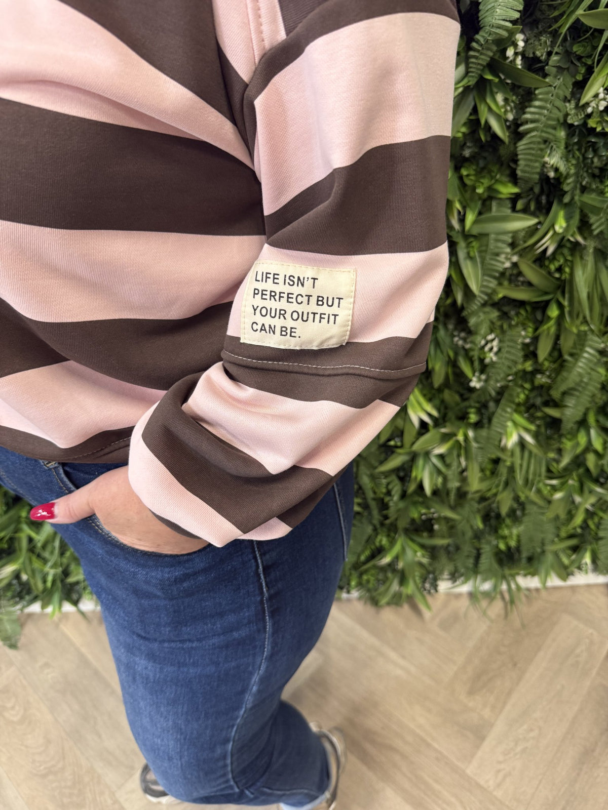 Sweater brede streep met applicatie bruin/lichtroze