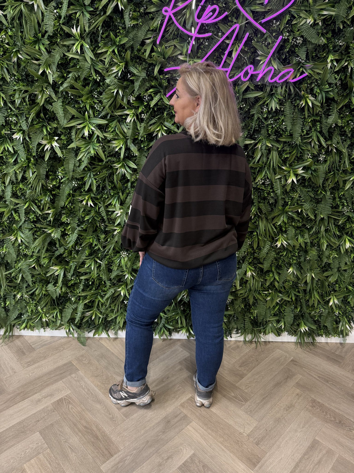 Sweater brede streep met applicatie bruin/zwart