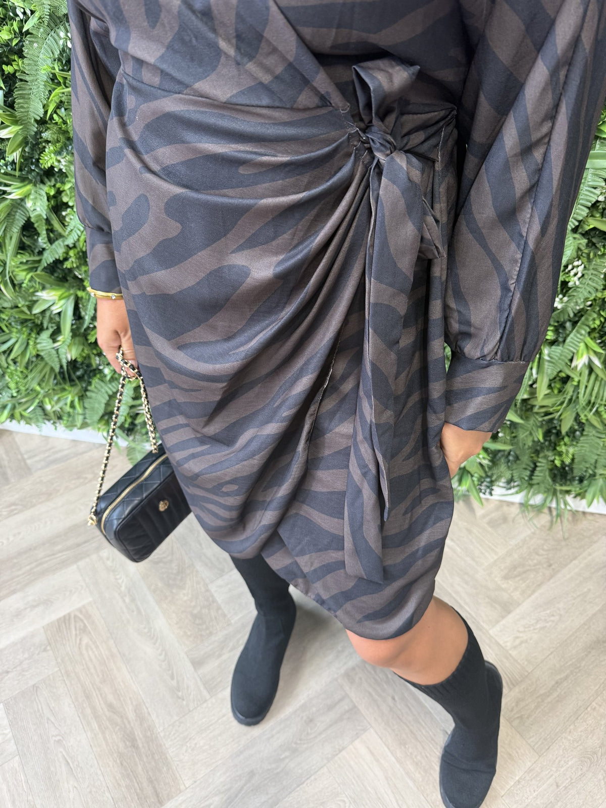 Overslag jurk met print zebra zwart