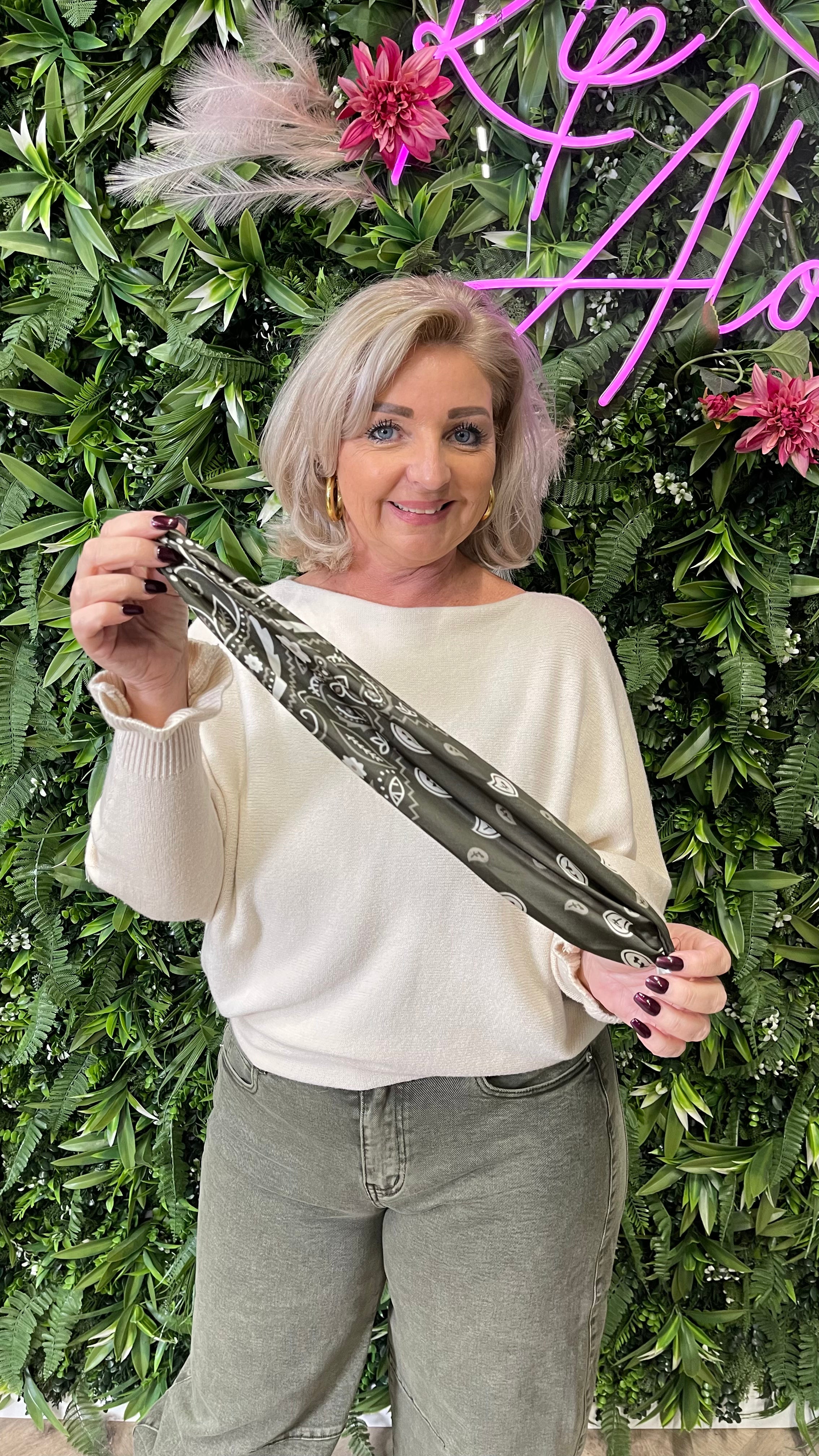 Kort sjaaltje met magneet paisley legergroen