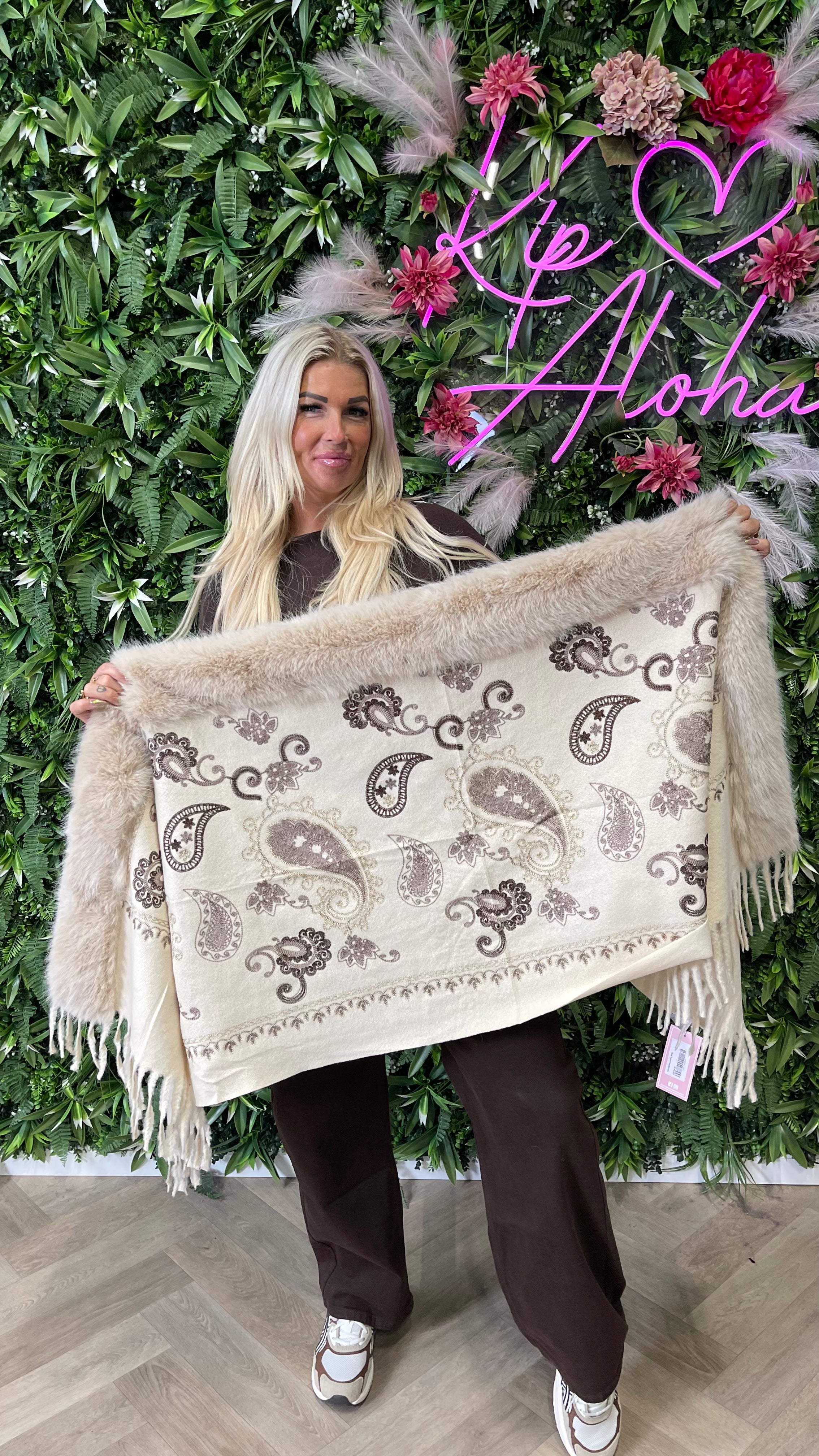 Omslagdoek paisley beige