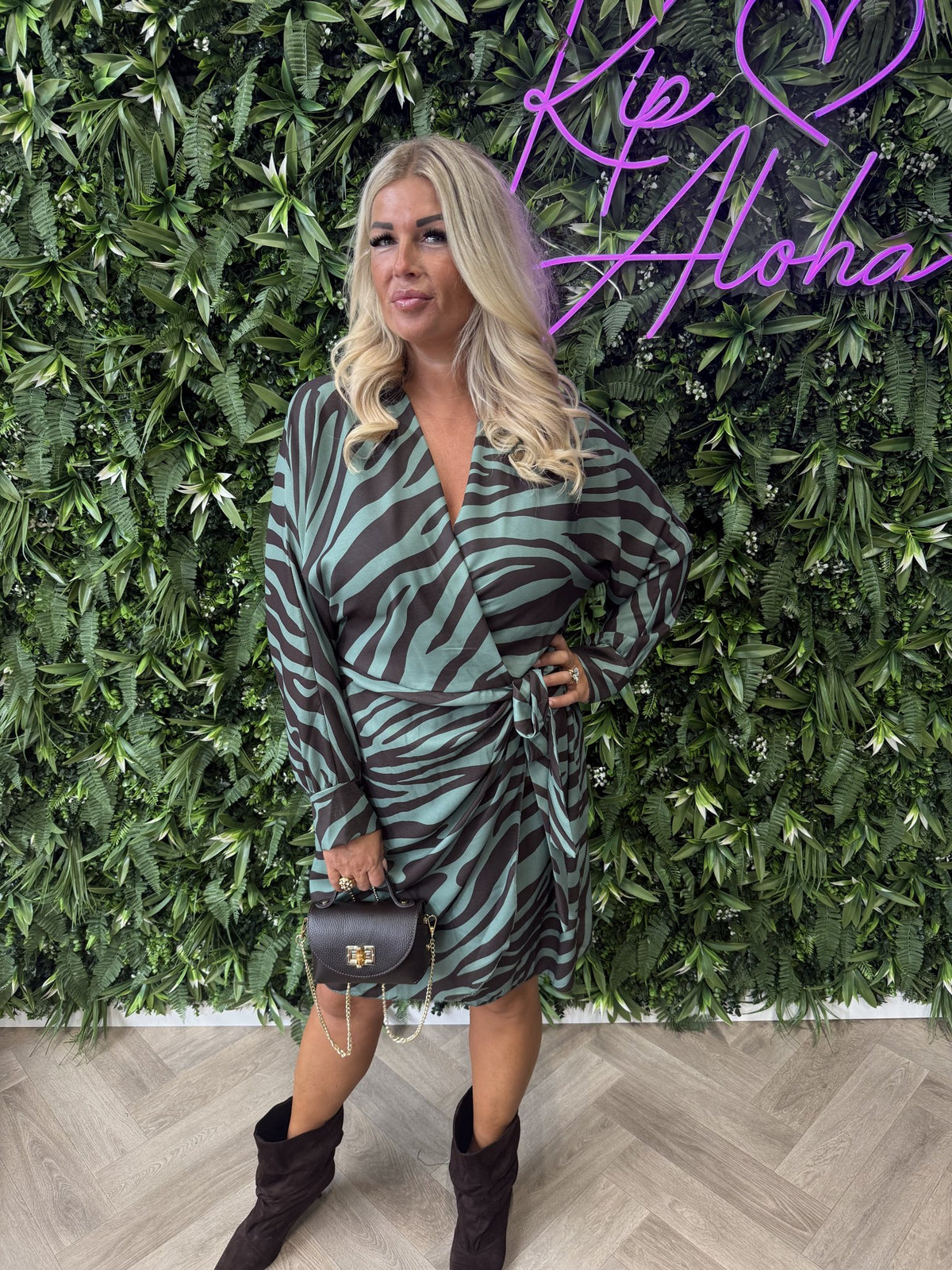 Overslag jurk met print zebra legergroen