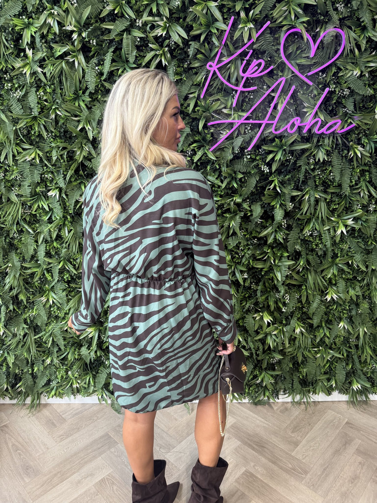 Overslag jurk met print zebra legergroen
