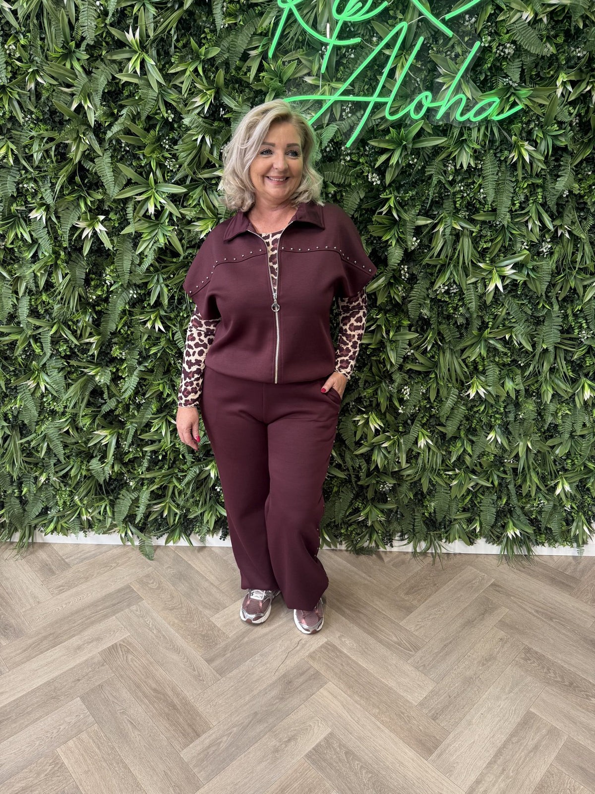 Tweedelig pak mouwloos met studs bordeaux