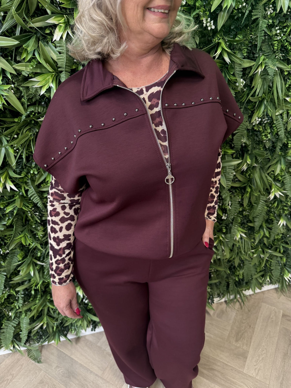Tweedelig pak mouwloos met studs bordeaux
