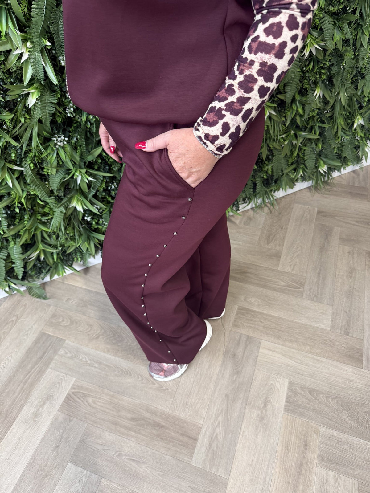 Tweedelig pak mouwloos met studs bordeaux